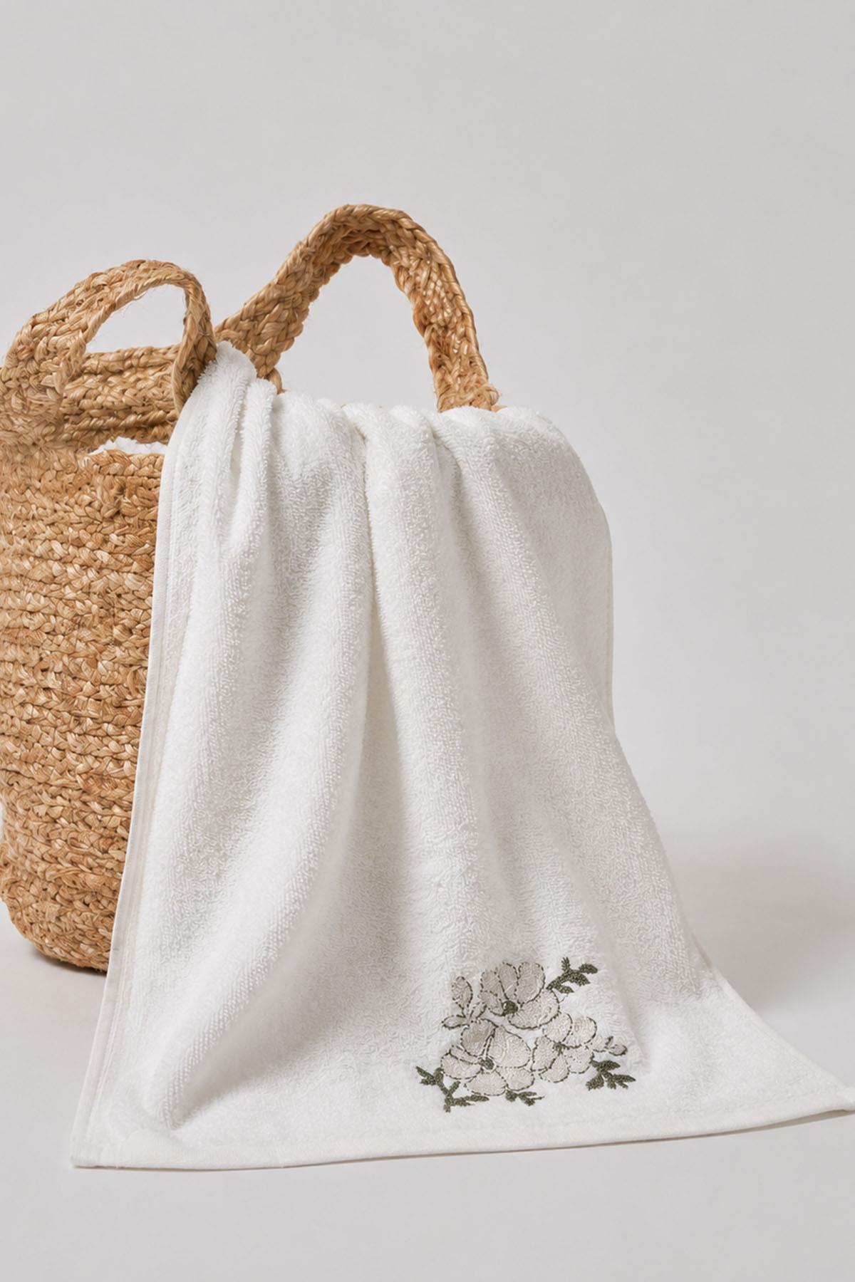 Nella Floral Bath Towel (90 x 150 cm)