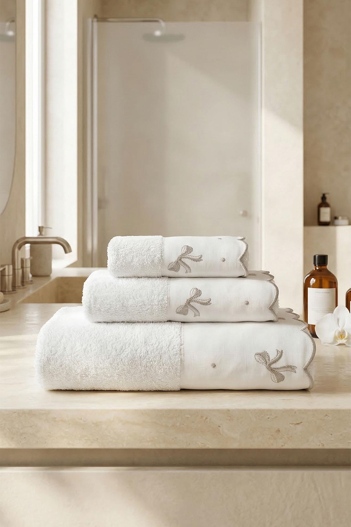 Serena Bow Embroidered Bath Towel (90 x 150 cm)