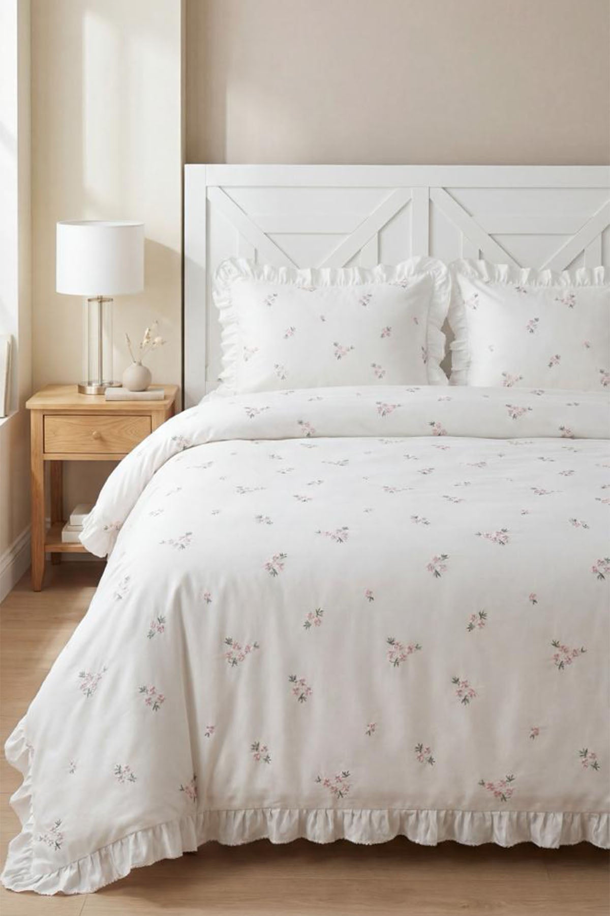 Nadia Daisy Embroidered Cotton Satin Double 6-Piece Duvet Cover Set