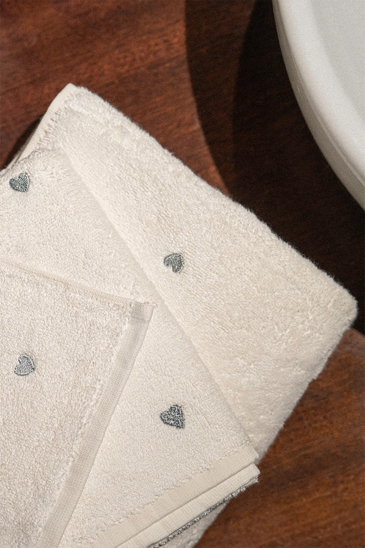 Amore Heart Embroidered Hand Towel (30 x 50 cm)