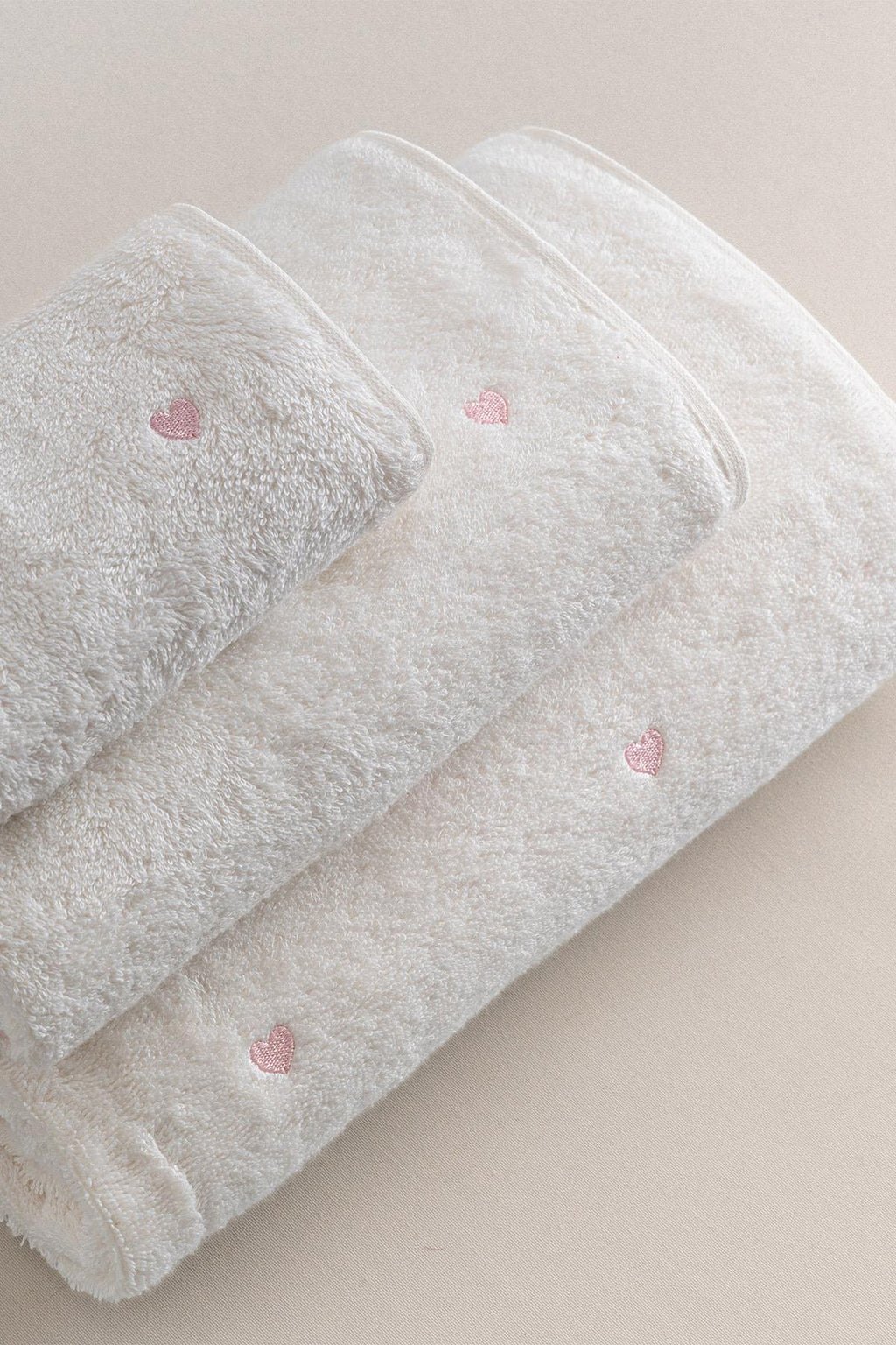 Amore Heart Embroidered Hand Towel (30 x 50 cm)
