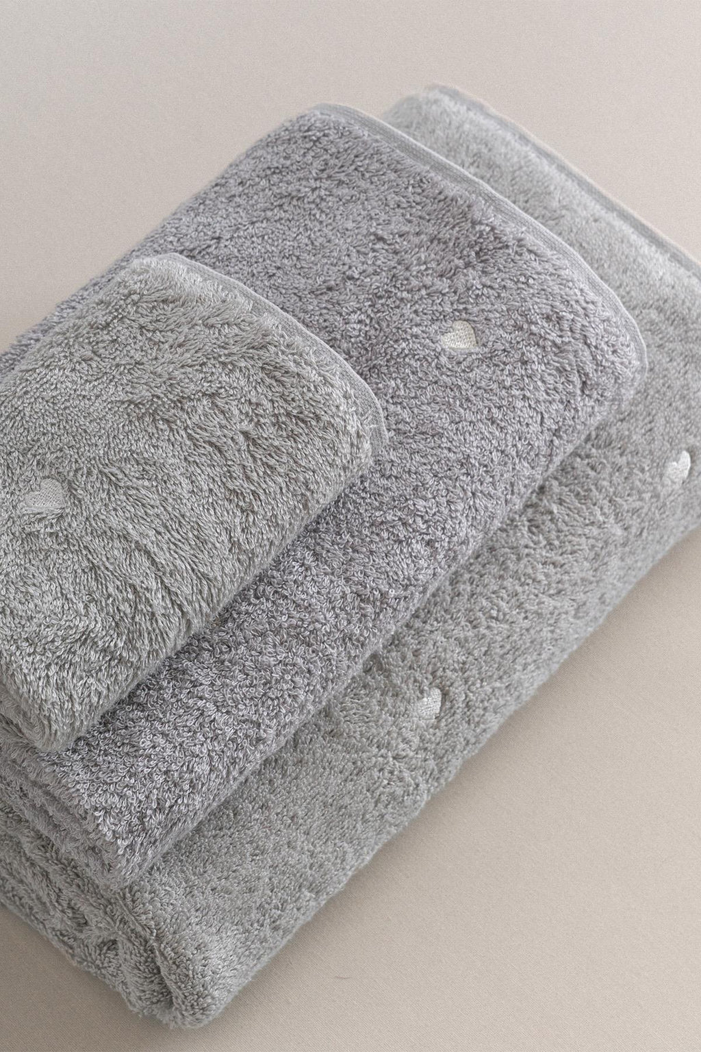 Amore Heart Embroidered Face Towel (50 x 90 cm)