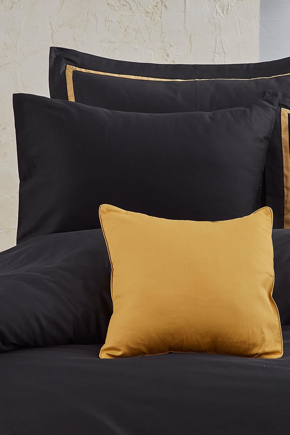 Carisma Piped Cotton Sateen Super King Size 7-Piece Duvet Cover Set