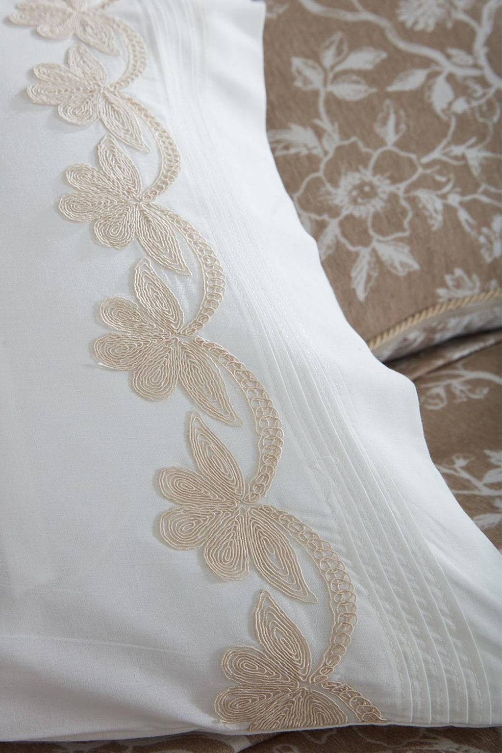 Dante Floral Embroidered Double 10 Piece Duvet Cover + Blanket Set