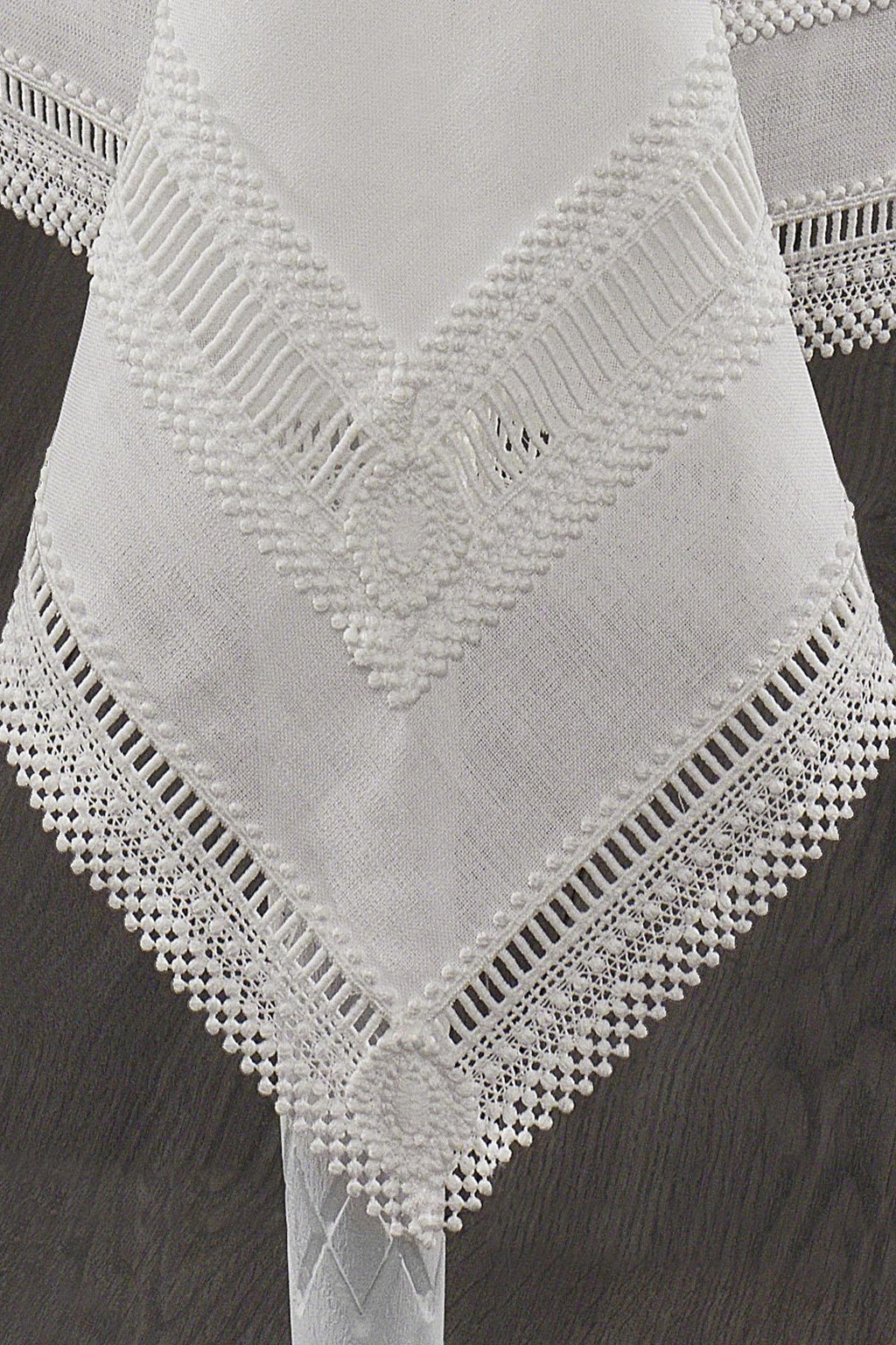 Elis Stain-Resistant, Worry-Free Tablecloth (160 x 260 cm)