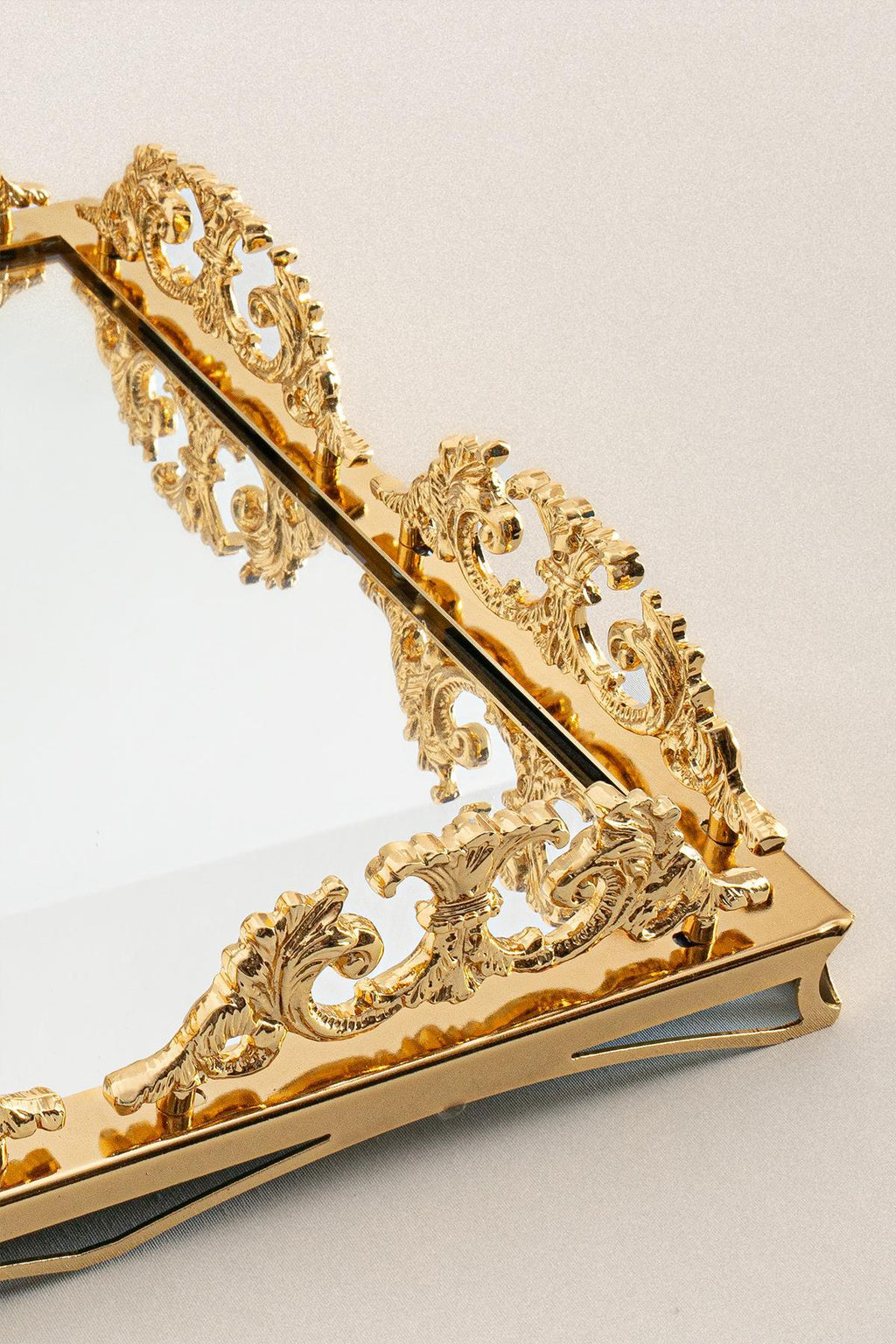 Elite Taç İşlemeli Kare Altın Orta Tepsi (37 x 37 cm) - Nazik Home - Yuvama Değer!