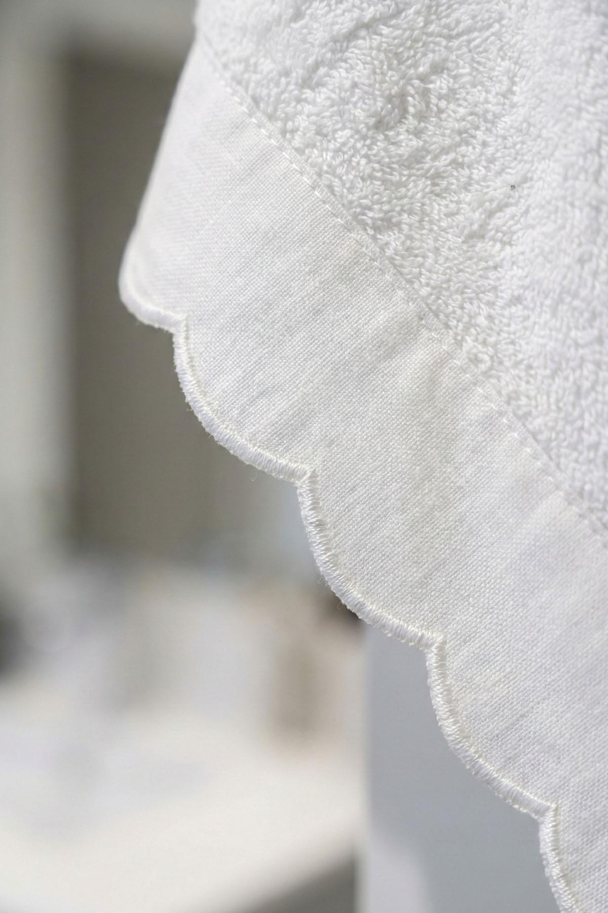 Elora Striped Embroidered Bath Towel (90 x 150 cm)