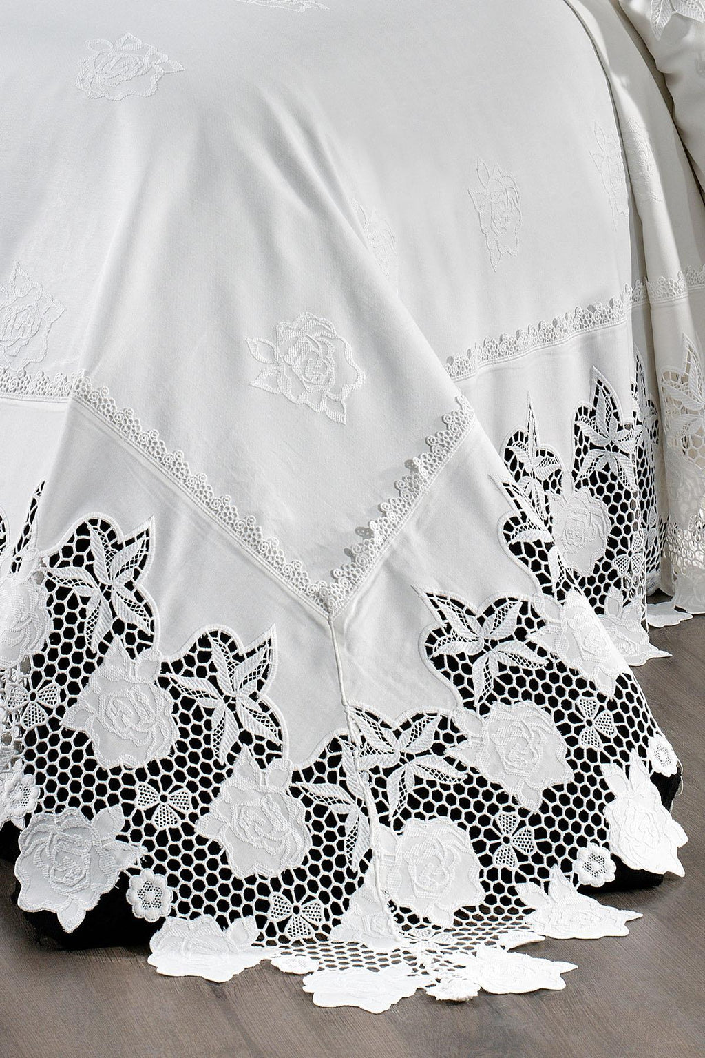 Ethnic Embroidered Double 7-Piece Duvet Cover + Quilt Set