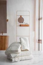 Hanzade Flower Embroidered Hand Towel (30 x 50 cm)