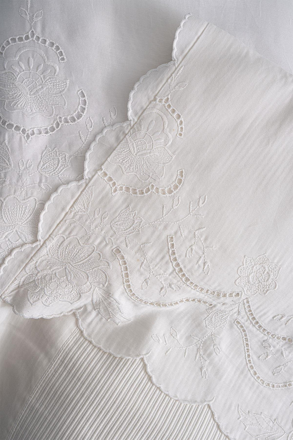 Hanzade Floral Embroidered Double 7 Piece Duvet Cover + Blanket Set