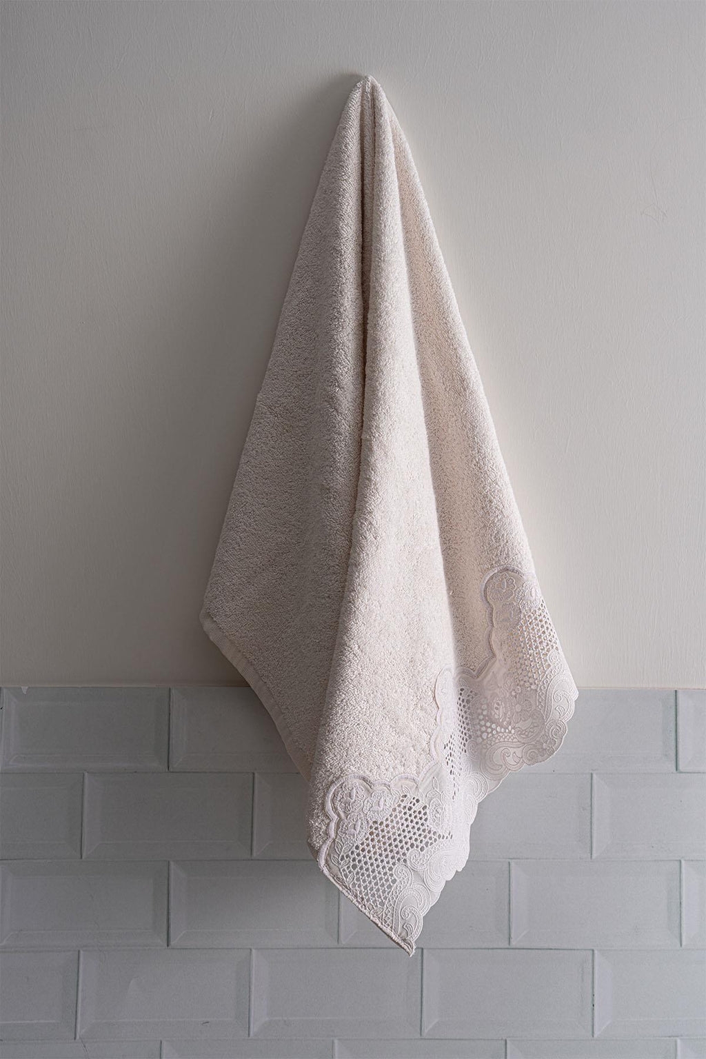 Iris Embroidered Hand Towel (30 x 50 cm)