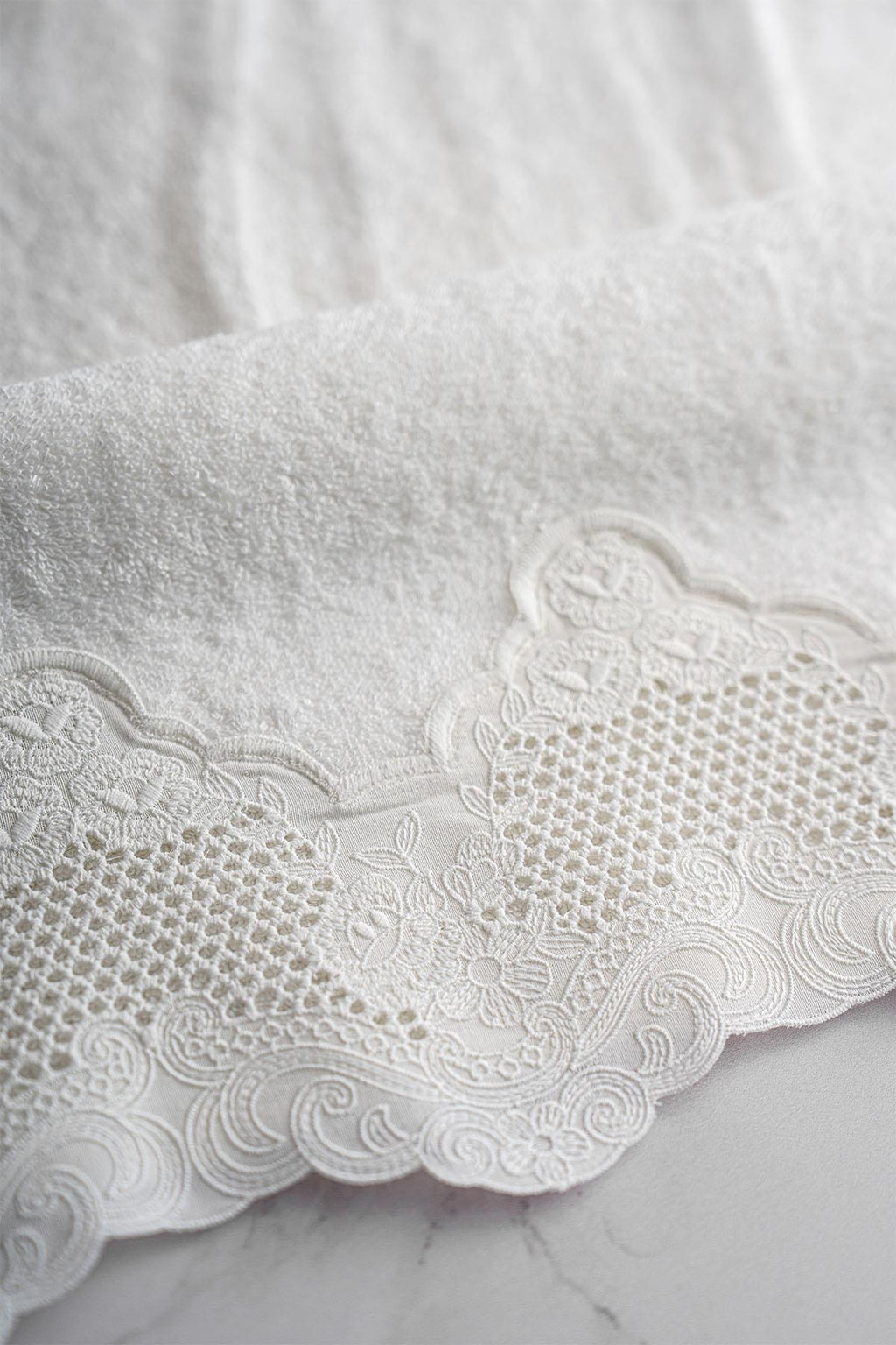 Iris Embroidered Hand Towel (30 x 50 cm)