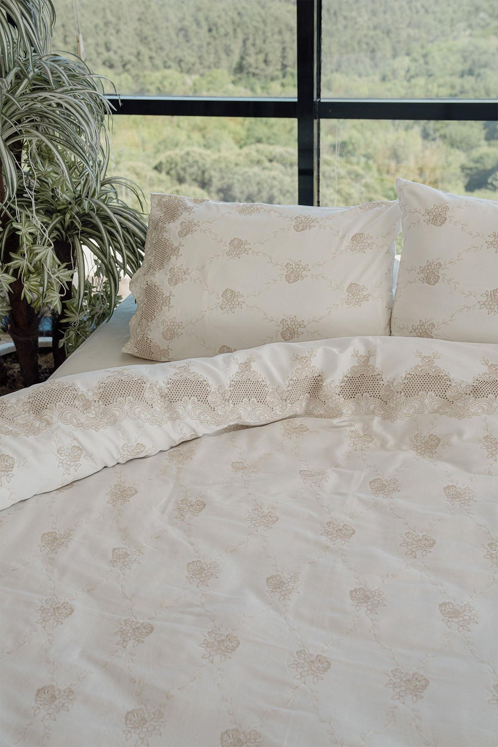 Iris Embroidered Cotton Satin Double 6-Piece Duvet Cover Set