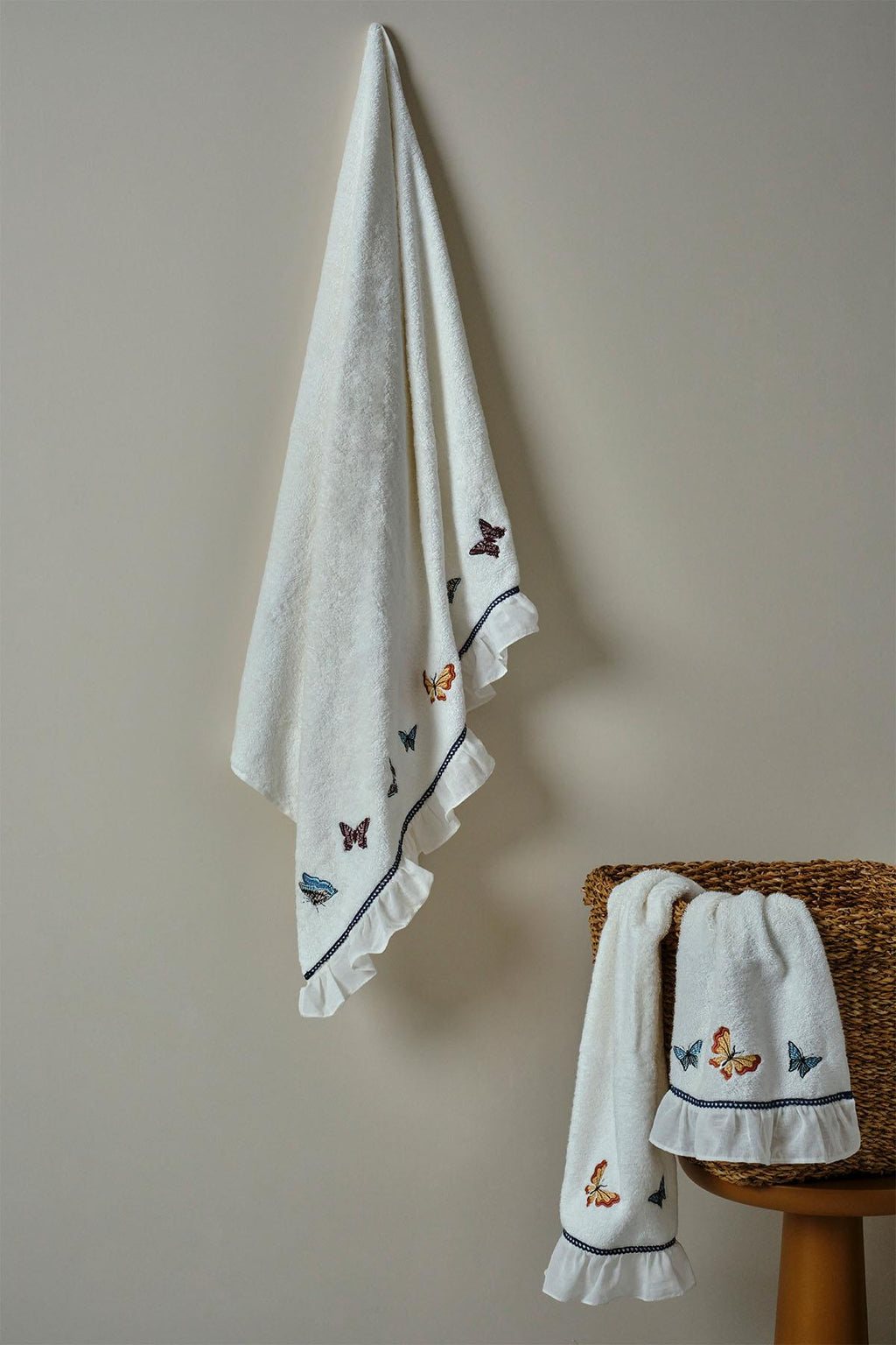 Laura Butterfly Embroidered Body Towel (90 x 150 cm)