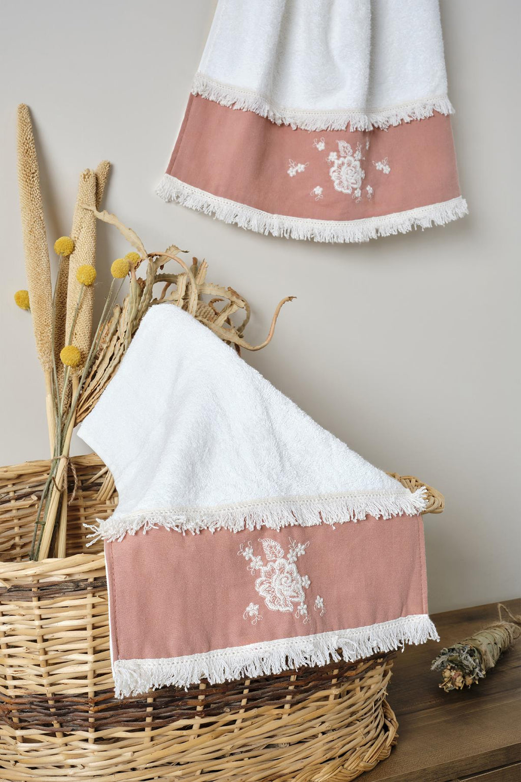 Linea Floral Patterned Towel (30 x 50 cm)