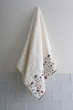 Livano Colorful Flower Embroidered Bath Towel (90 x 150 cm)