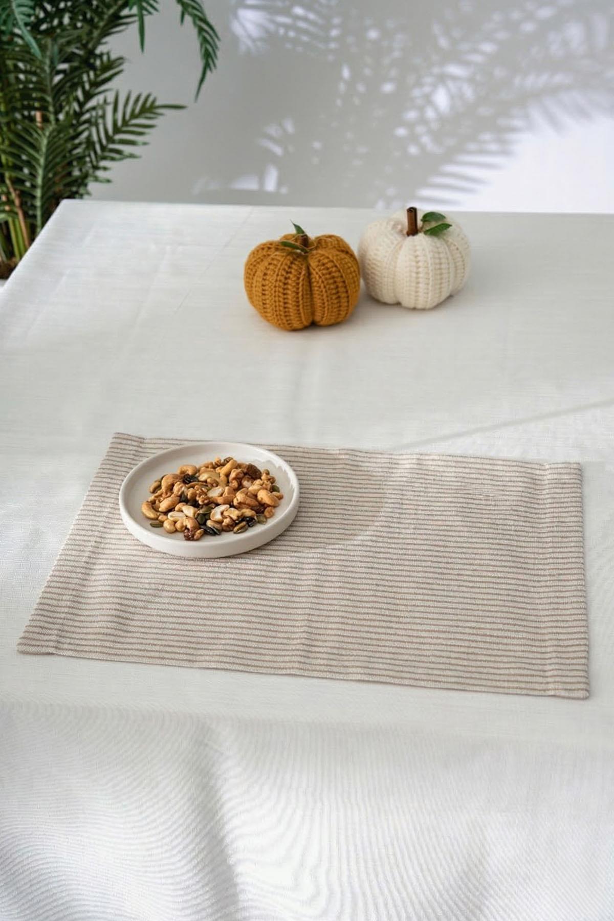 Loris Stain-Resistant Worry-Free 4-Piece Placemat Set (35 x 50 cm)