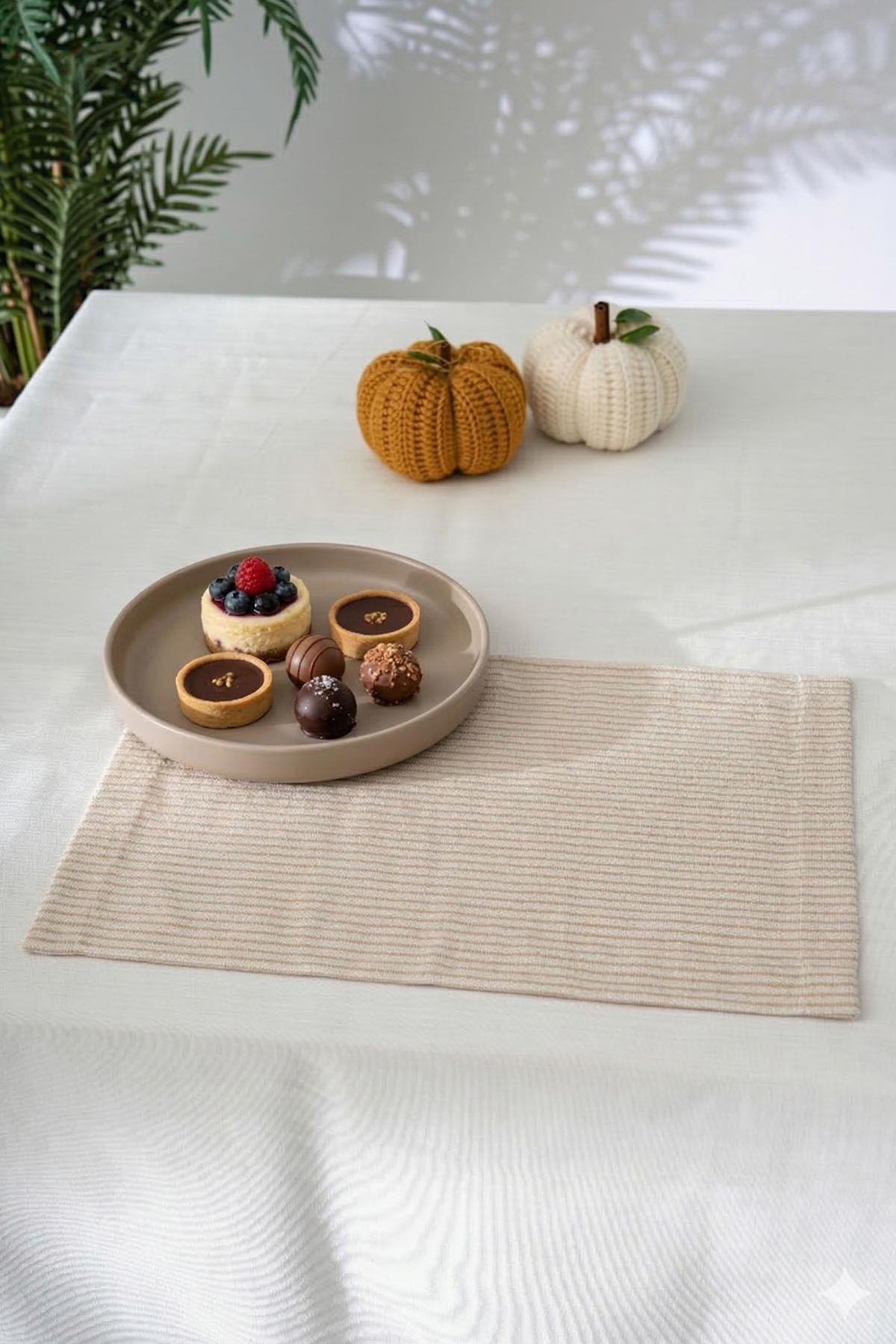 Loris Stain-Resistant Worry-Free 4-Piece Placemat Set (35 x 50 cm)