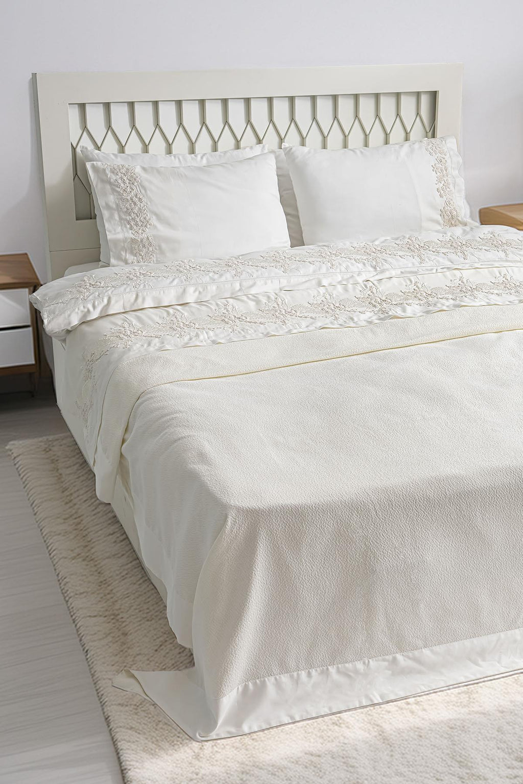 Madeira 3D Knitted Flower Embroidered Double 7 Piece Duvet Cover + Blanket Set