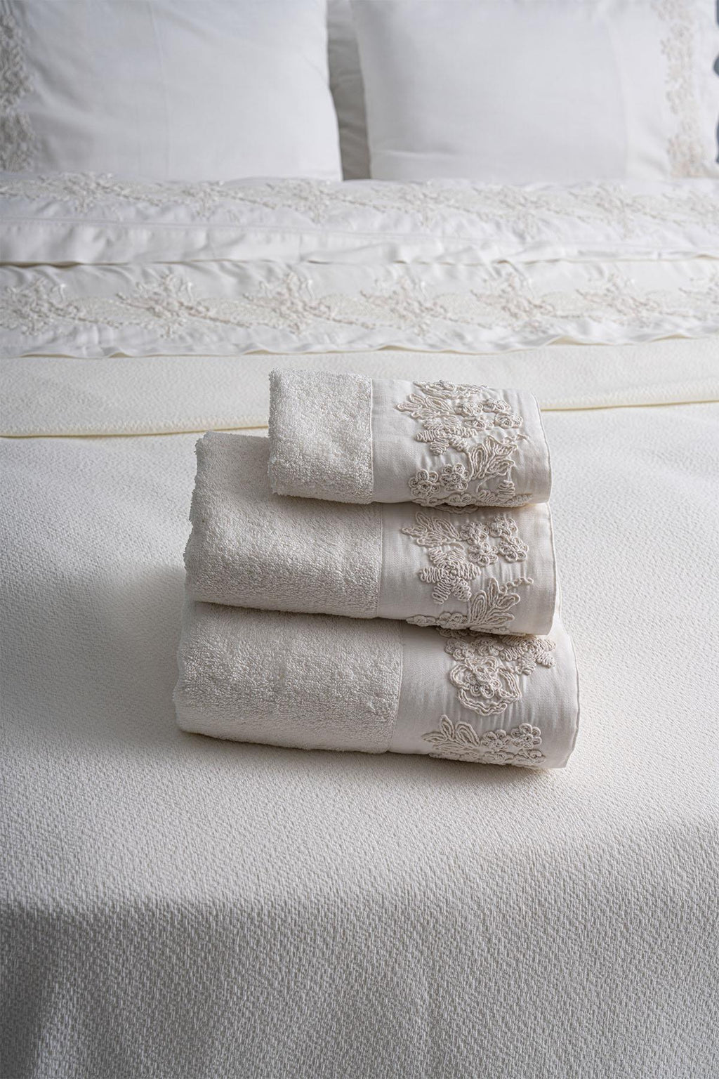 Madeira 3D Knitted Flower Embroidered Double 7 Piece Duvet Cover + Blanket Set