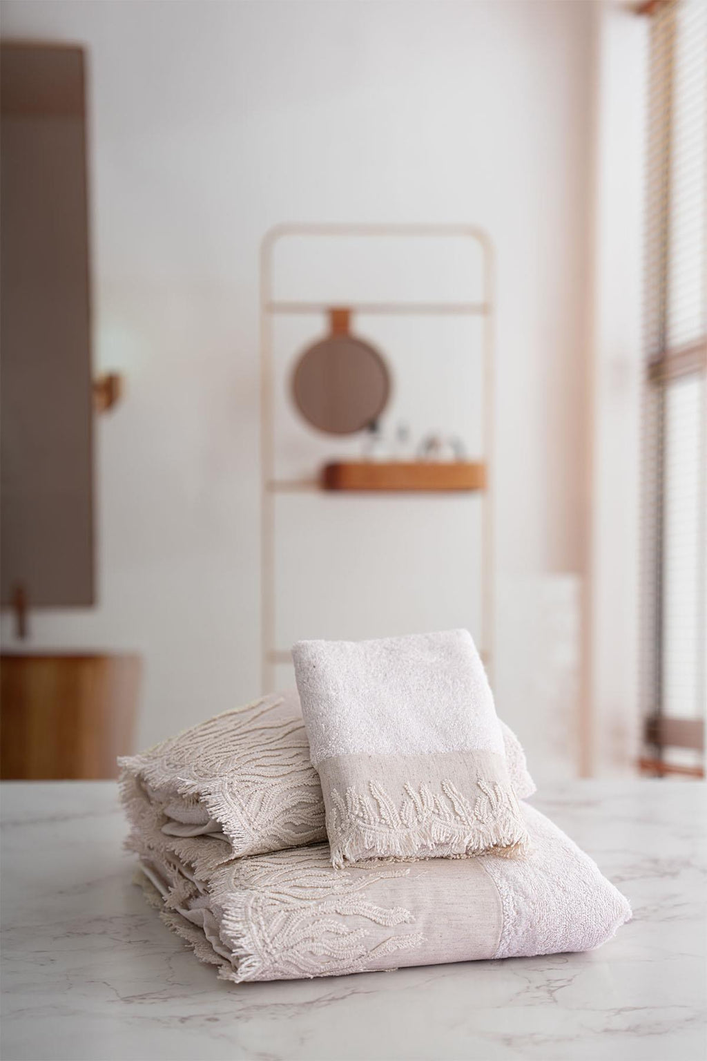 Coral Embroidered Tasseled Bath Towel (90 x 150 cm)