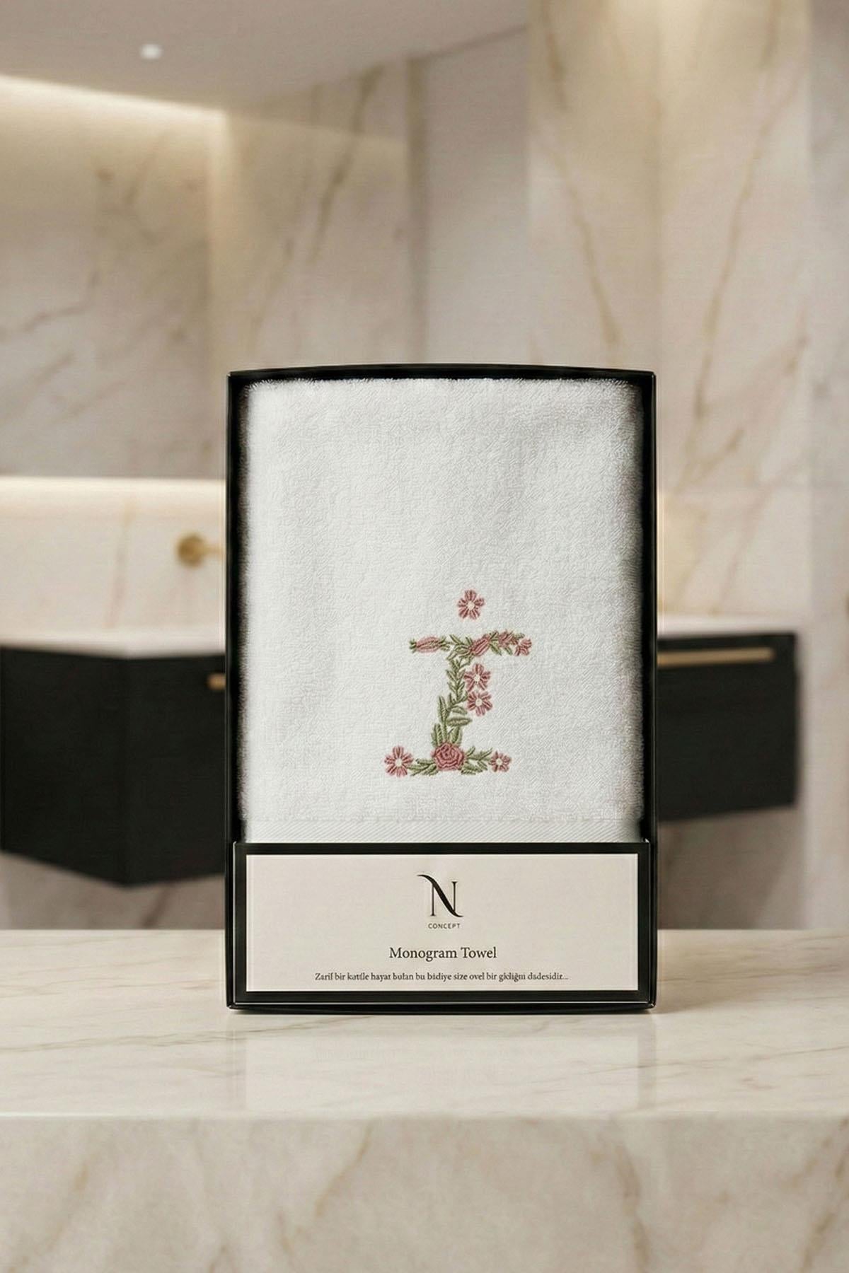 Monogram Harf Nakışlı Bambu Yüz Havlusu (50 x 90 cm)