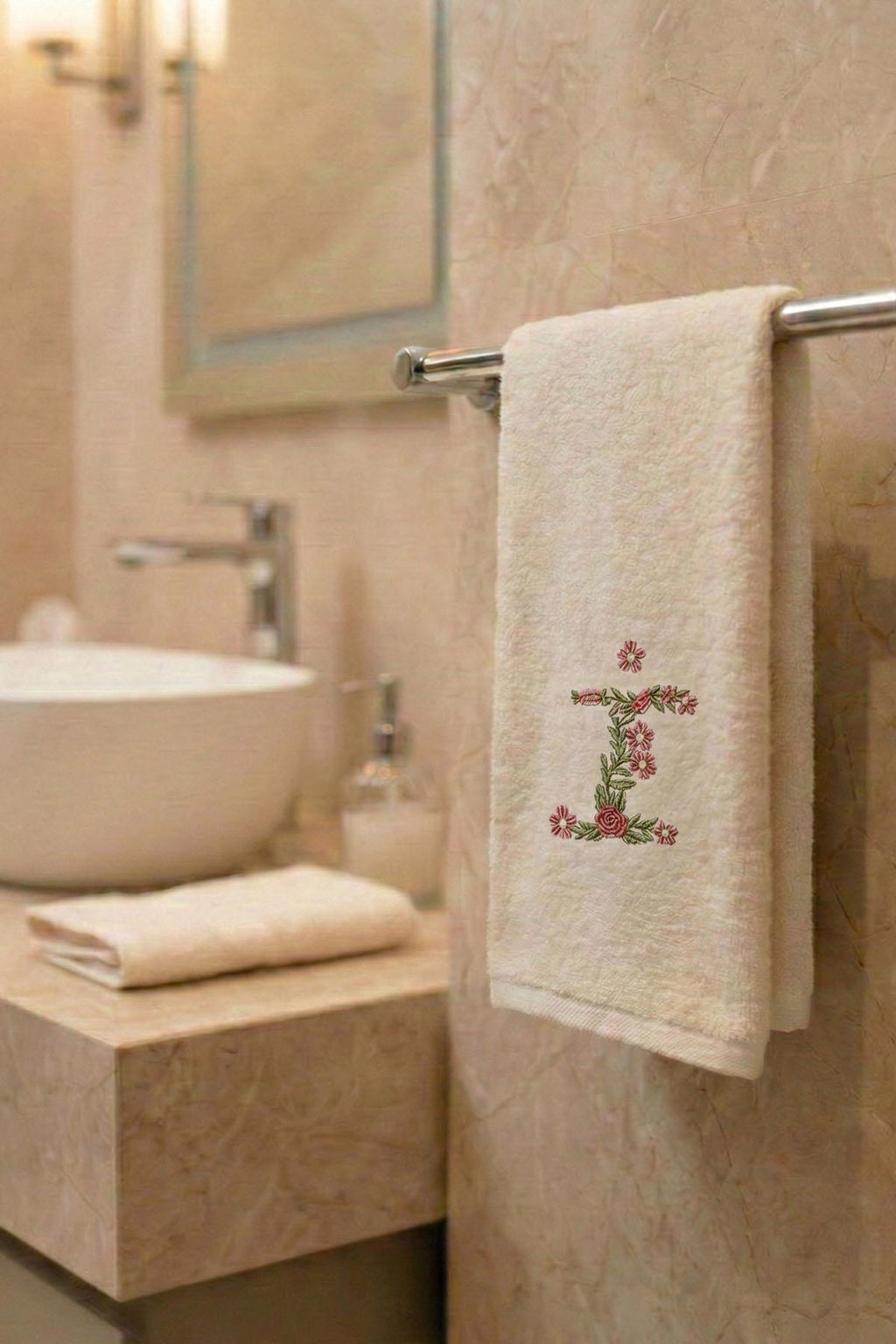 Monogram Harf Nakışlı Bambu Yüz Havlusu (50 x 90 cm)