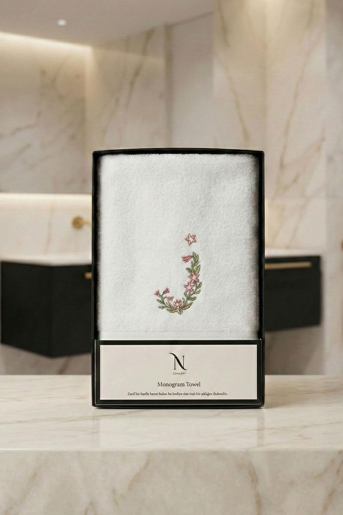 Monogram Harf Nakışlı Bambu Yüz Havlusu (50 x 90 cm)