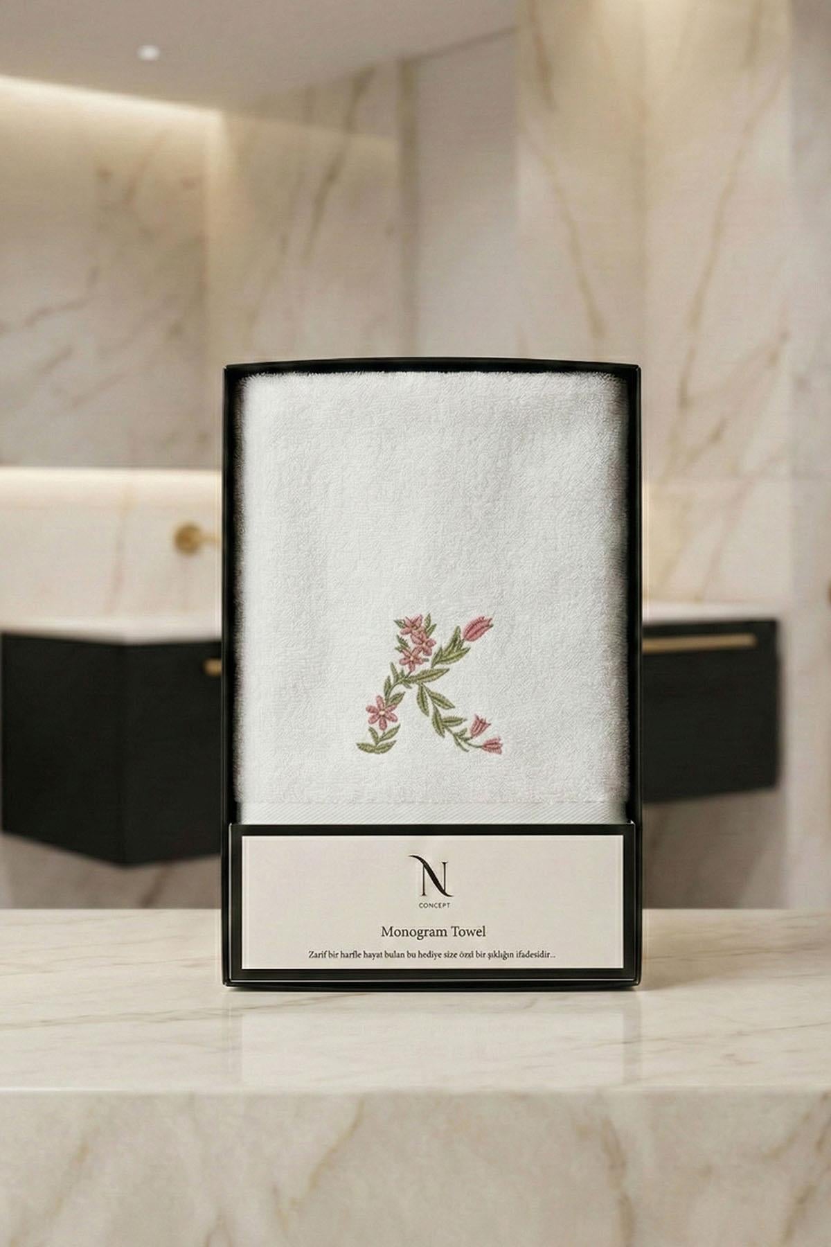 Monogram Harf Nakışlı Bambu Yüz Havlusu (50 x 90 cm)