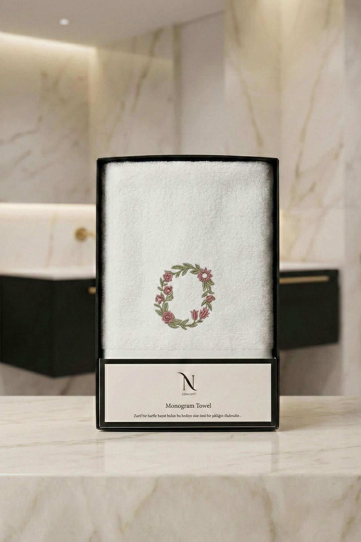 Monogram Harf Nakışlı Bambu Yüz Havlusu (50 x 90 cm)