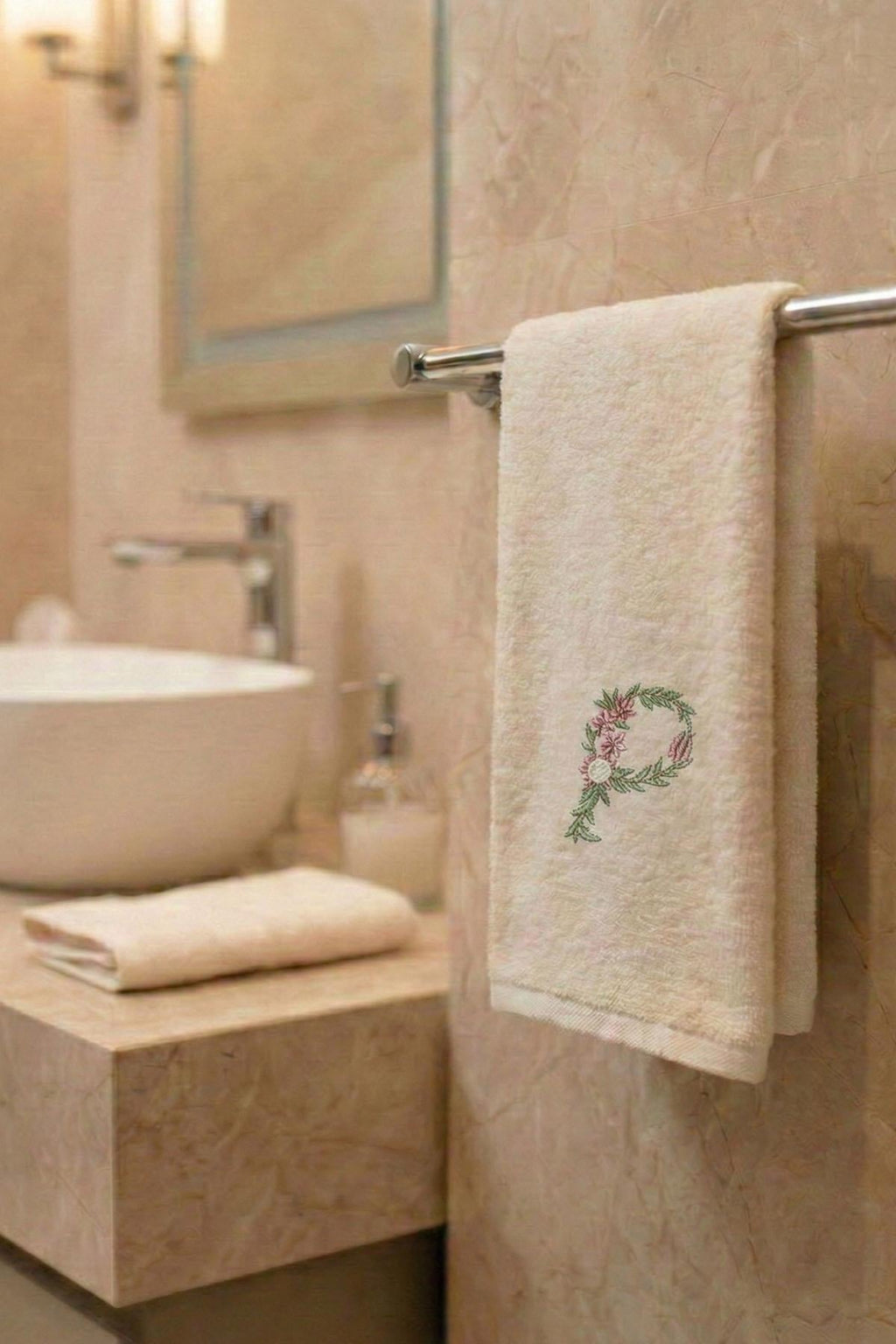 Monogram Harf Nakışlı Bambu Yüz Havlusu (50 x 90 cm)