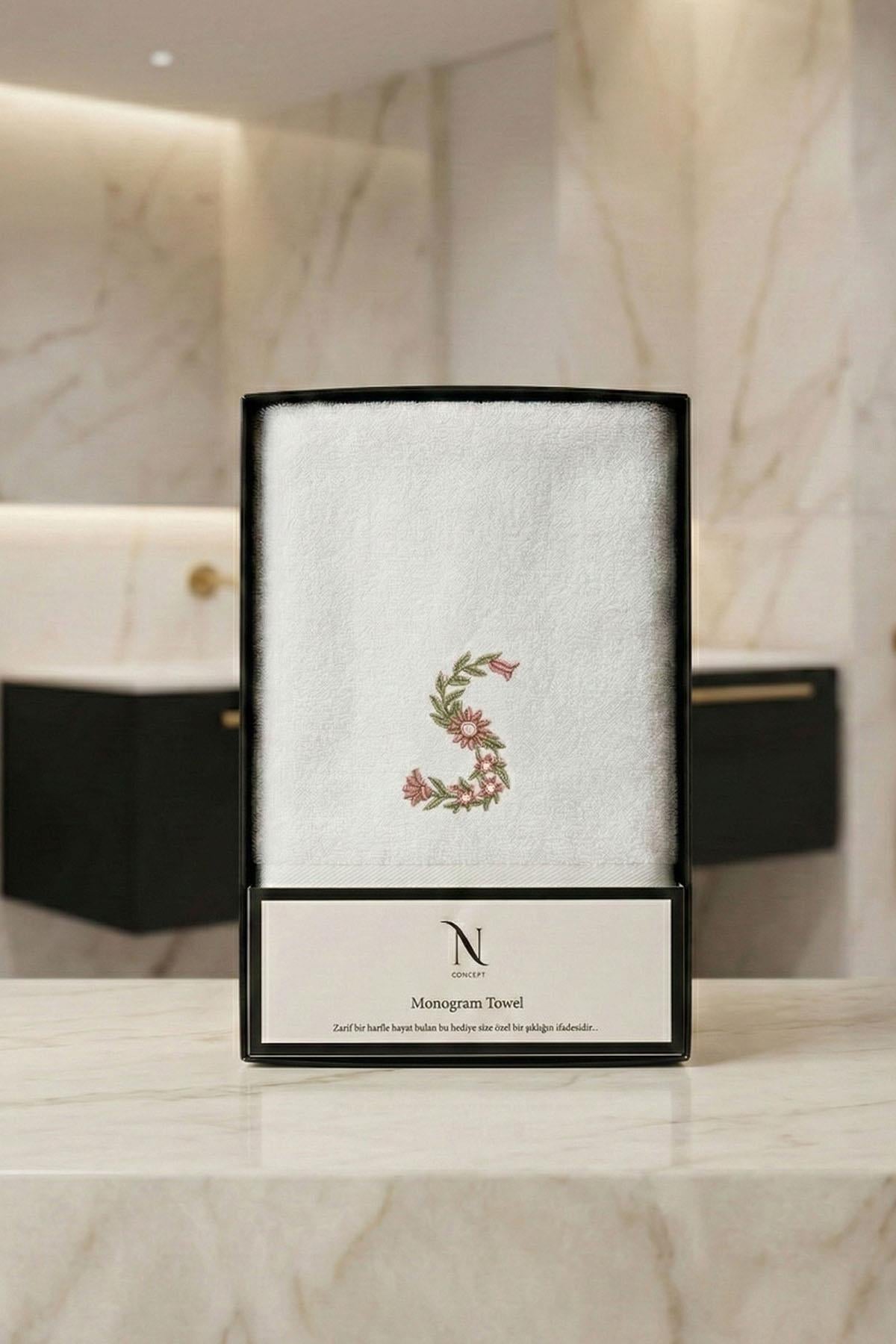 Monogram Harf Nakışlı Bambu Yüz Havlusu (50 x 90 cm)