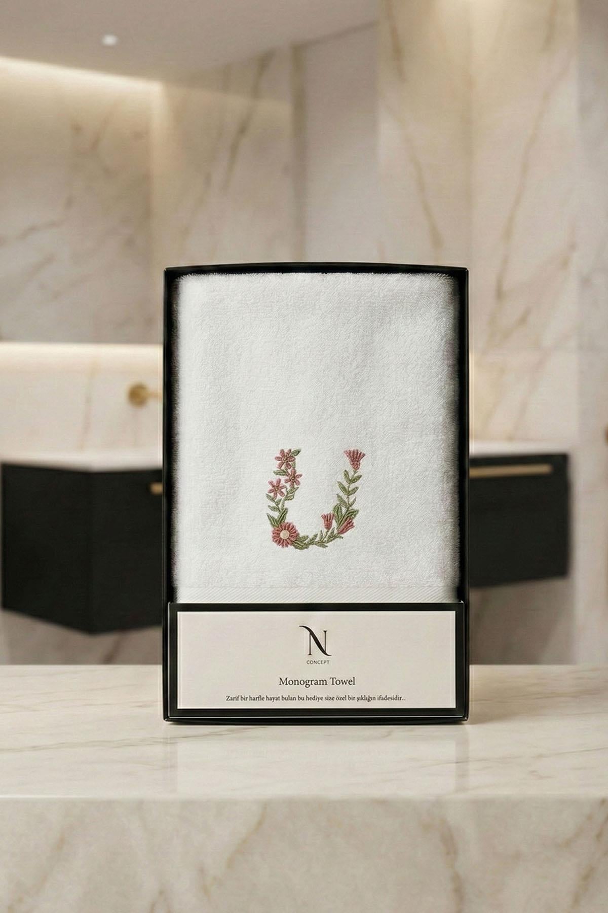 Monogram Harf Nakışlı Bambu Yüz Havlusu (50 x 90 cm)