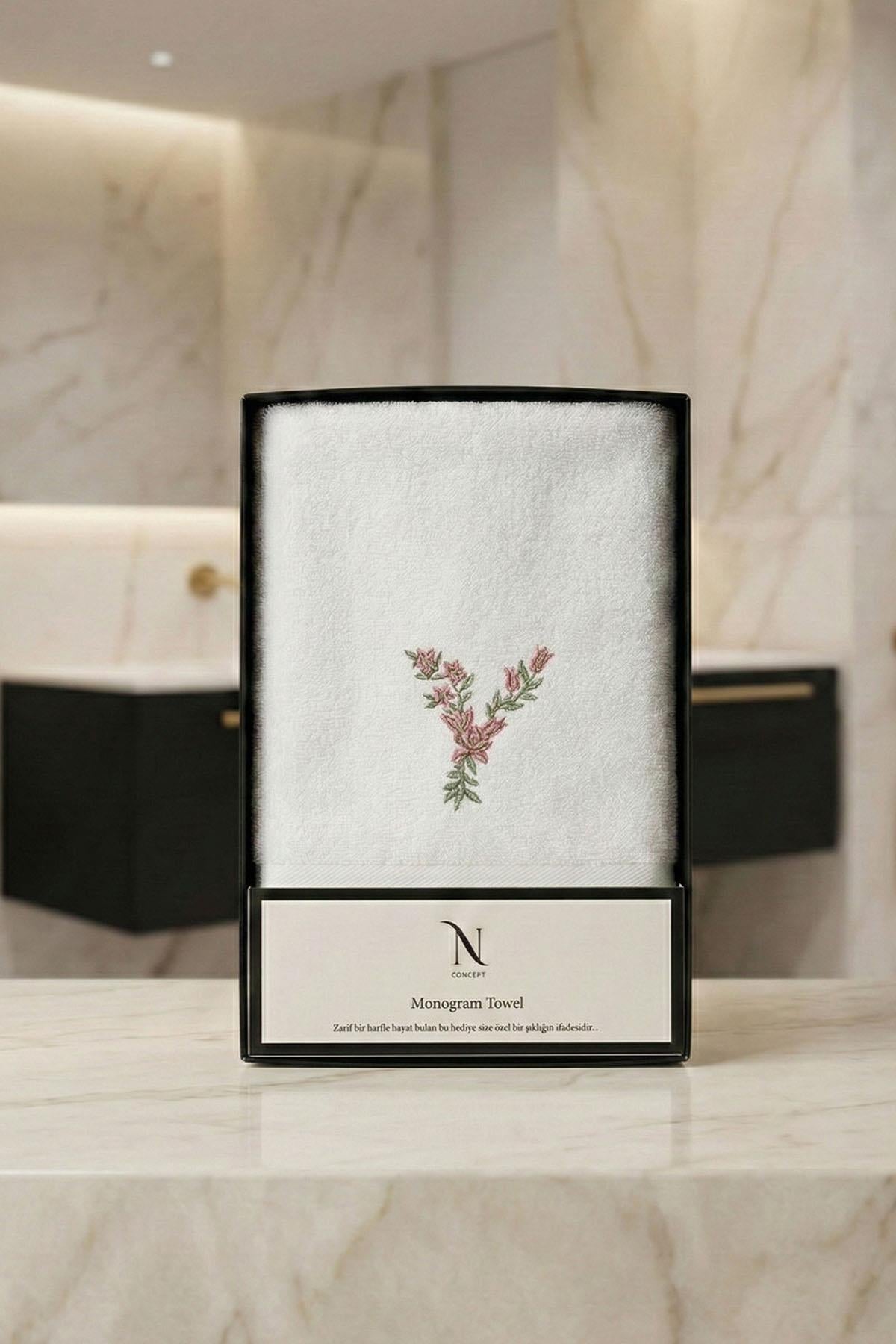 Monogram Harf Nakışlı Bambu Yüz Havlusu (50 x 90 cm)