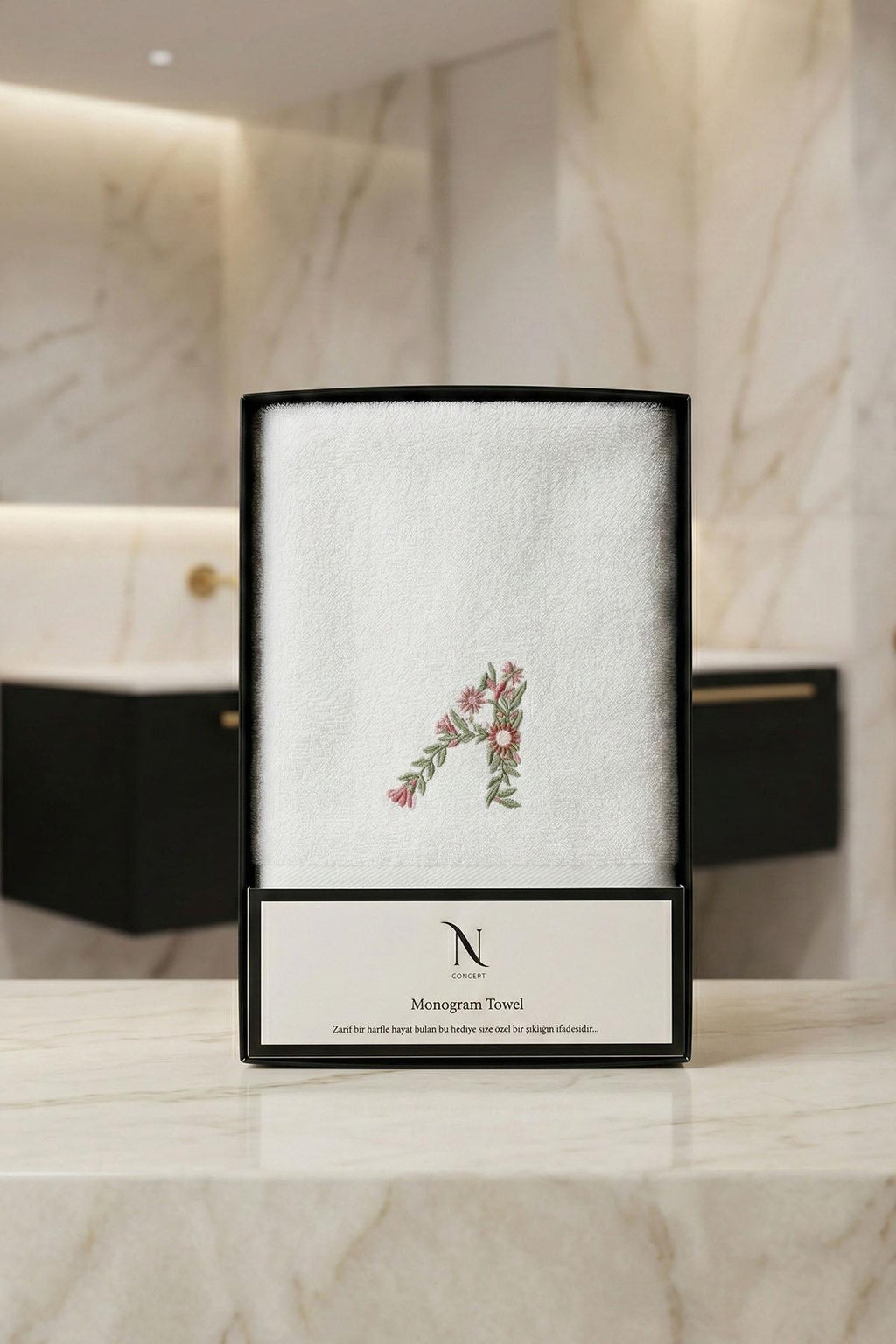 Monogram Harf Nakışlı Bambu Yüz Havlusu (50 x 90 cm)