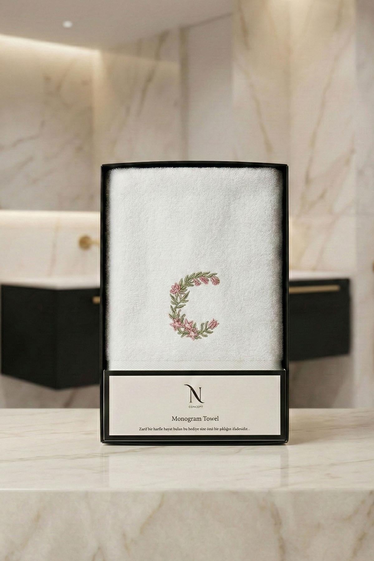 Monogram Harf Nakışlı Bambu Yüz Havlusu (50 x 90 cm)