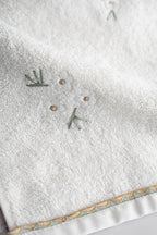 Nadia Daisy Embroidered Hand Towel (30 x 50 cm)