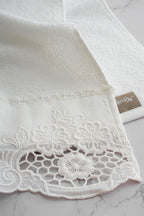 Puerta Flower Embroidered Bath Towel (90 x 150 cm)