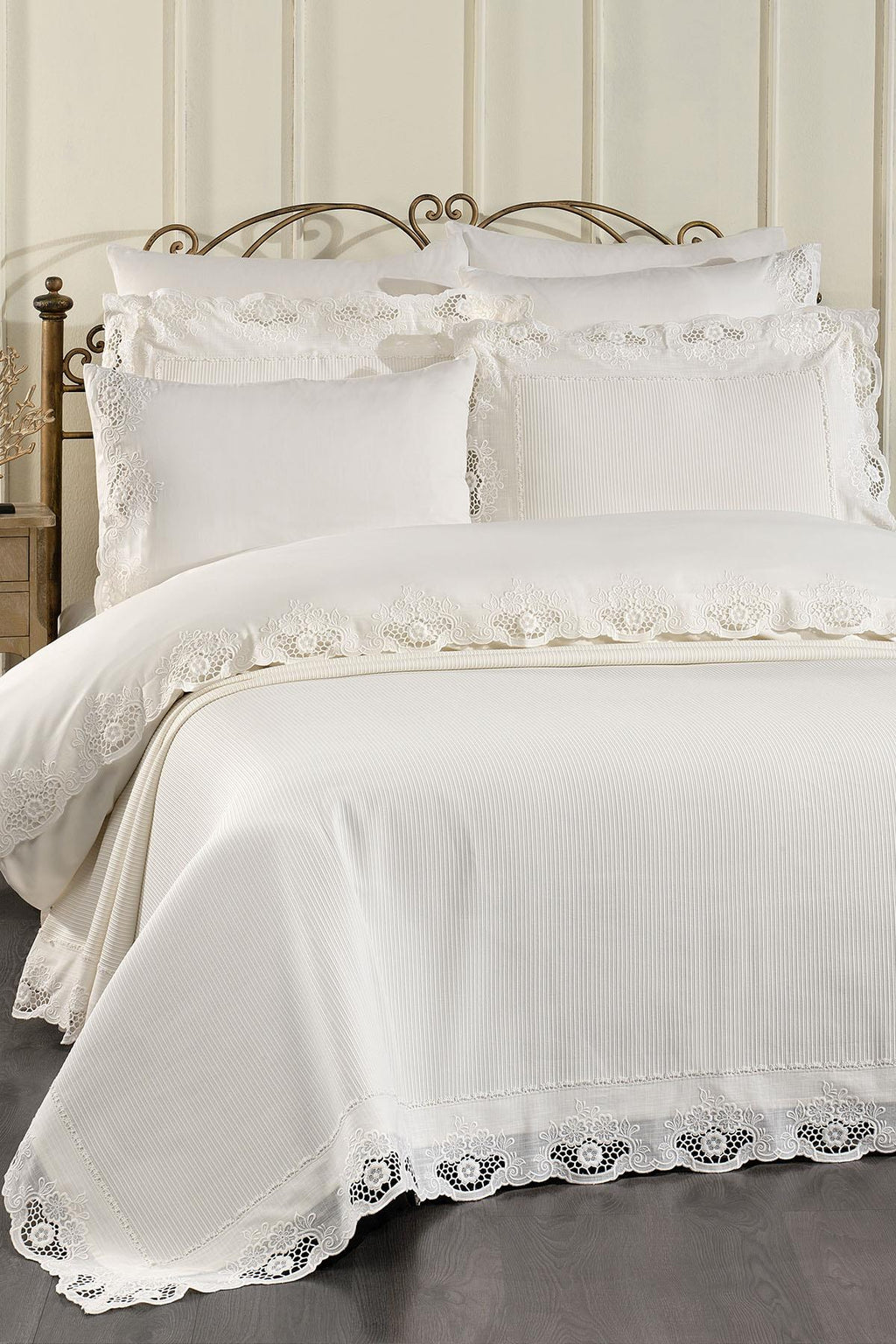 Puerta Floral Embroidered Double 9-Piece Duvet Cover + Quilt Set