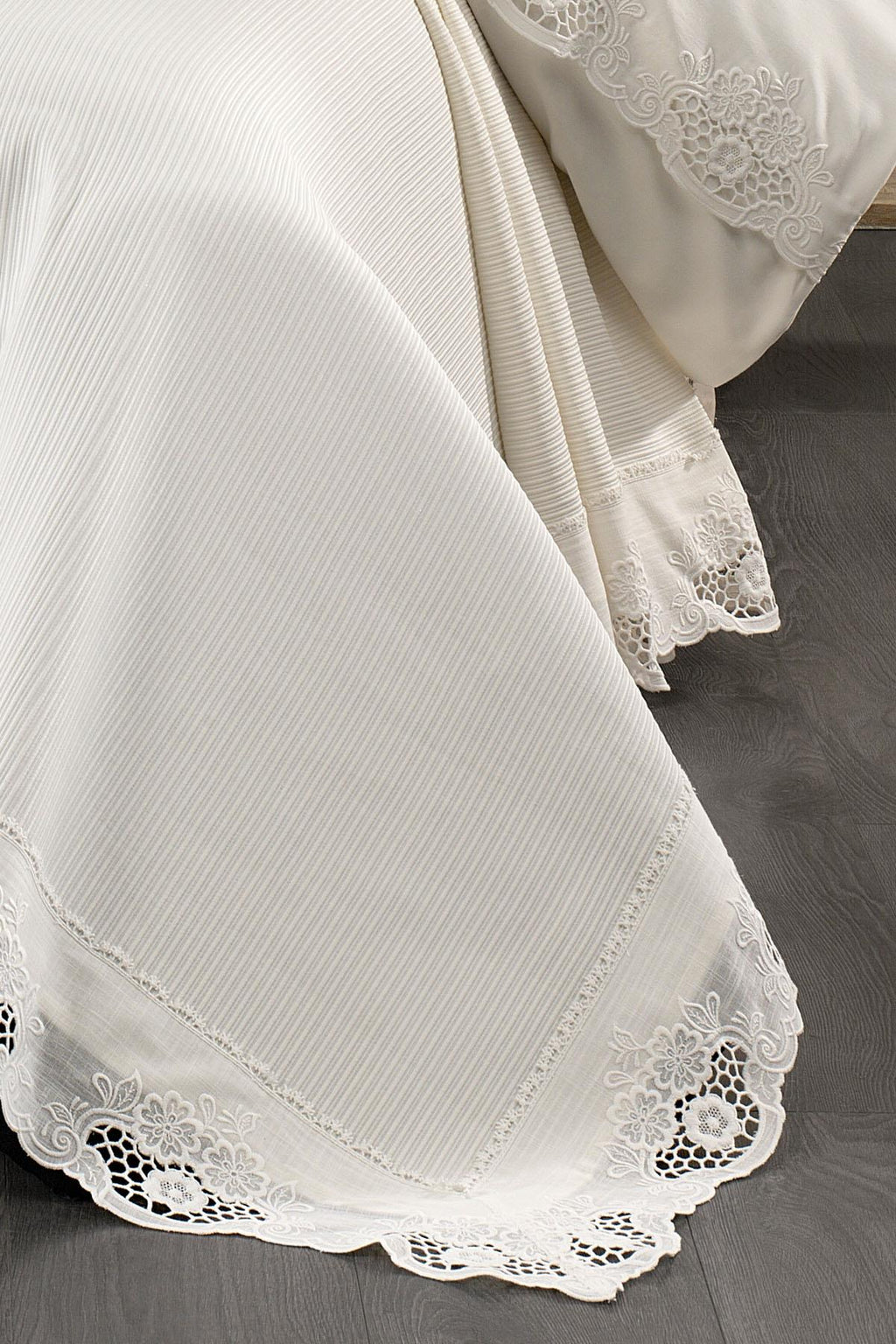 Puerta Floral Embroidered Double 9-Piece Duvet Cover + Quilt Set