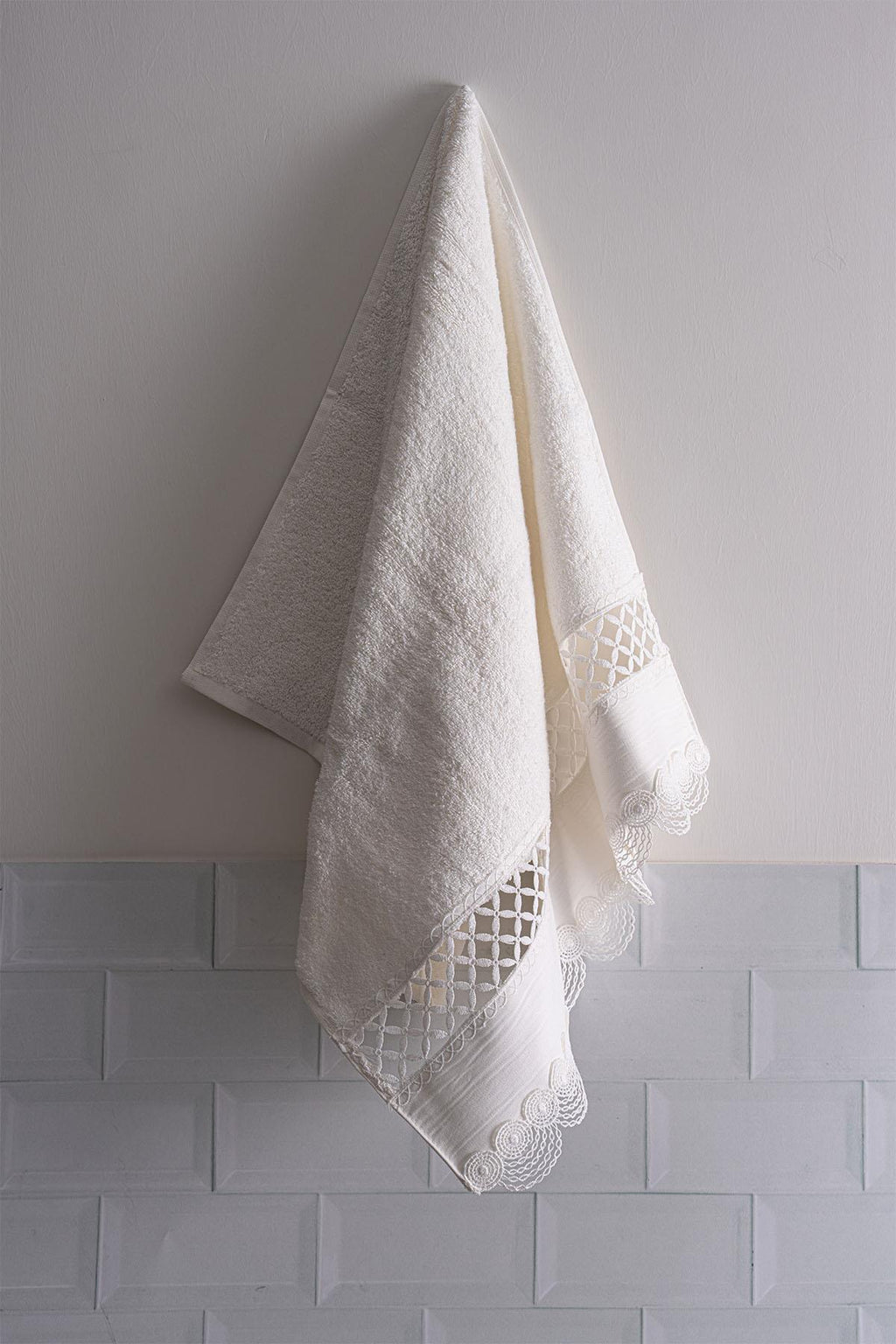 Queen Embroidered Face Towel (50 x 90 cm)