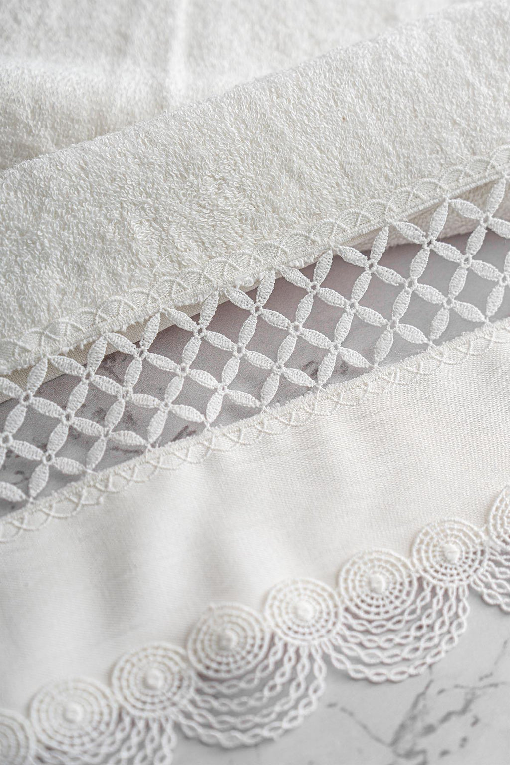 Queen Embroidered Face Towel (50 x 90 cm)