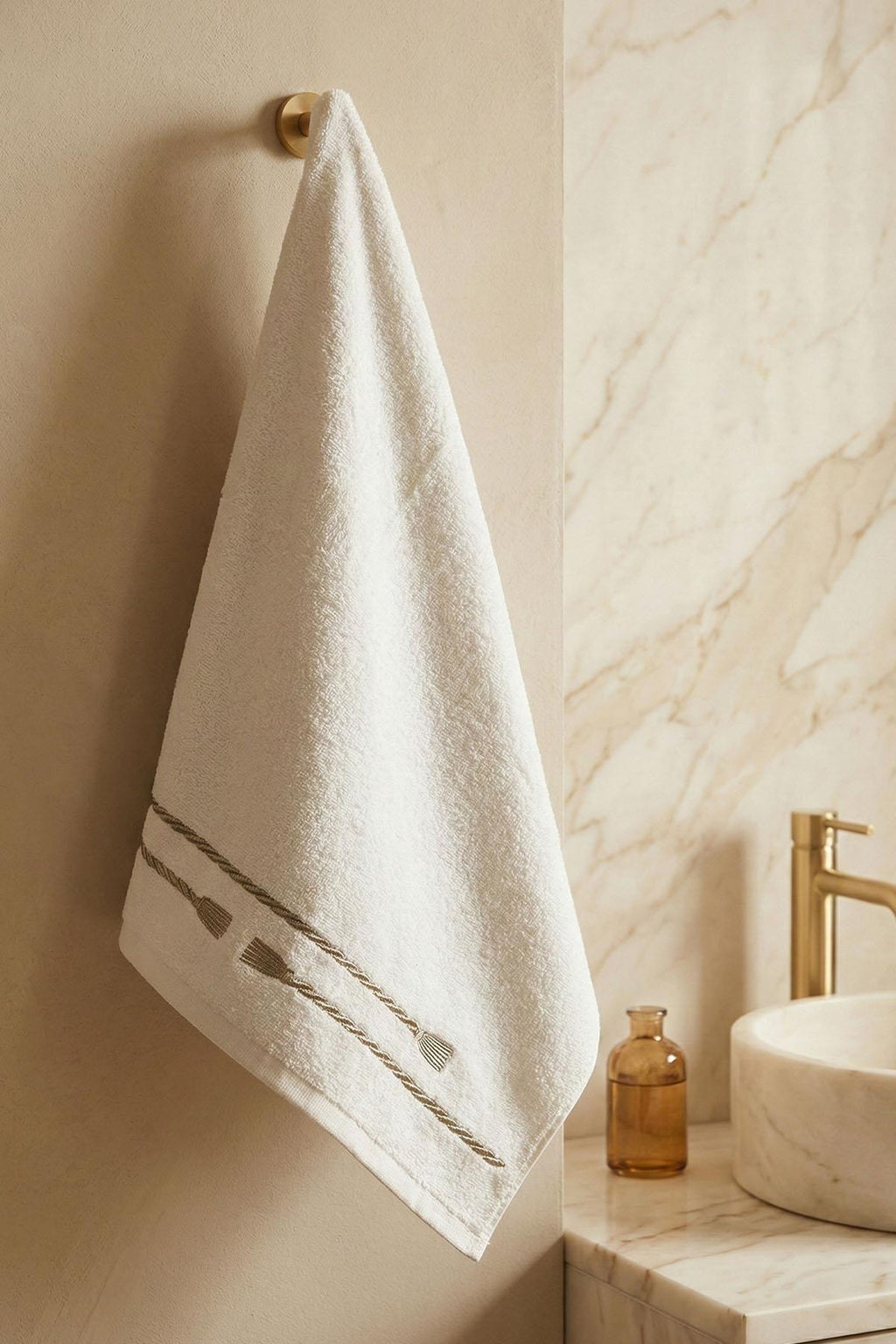 Rom Nakışlı Yüz Havlusu (50 x 90 cm)