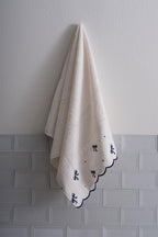 Serena Bow Embroidered Bath Towel (90 x 150 cm)