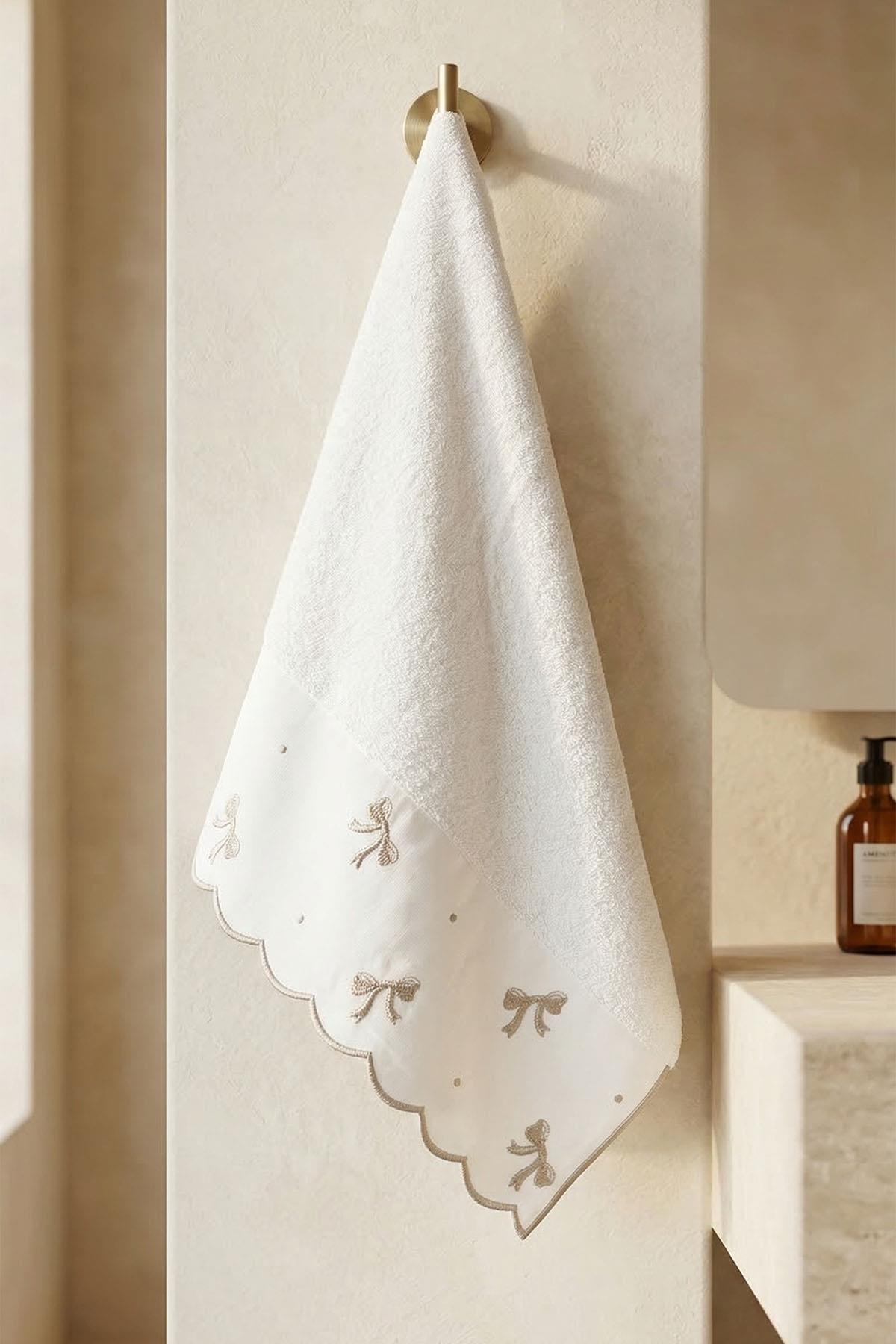 Serena Bow Embroidered Bath Towel (90 x 150 cm)