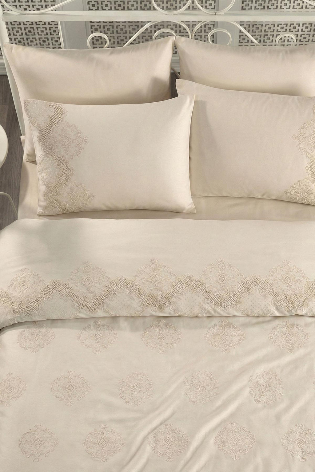 Simena Embroidered Cotton Satin Double 6-Piece Duvet Cover Set