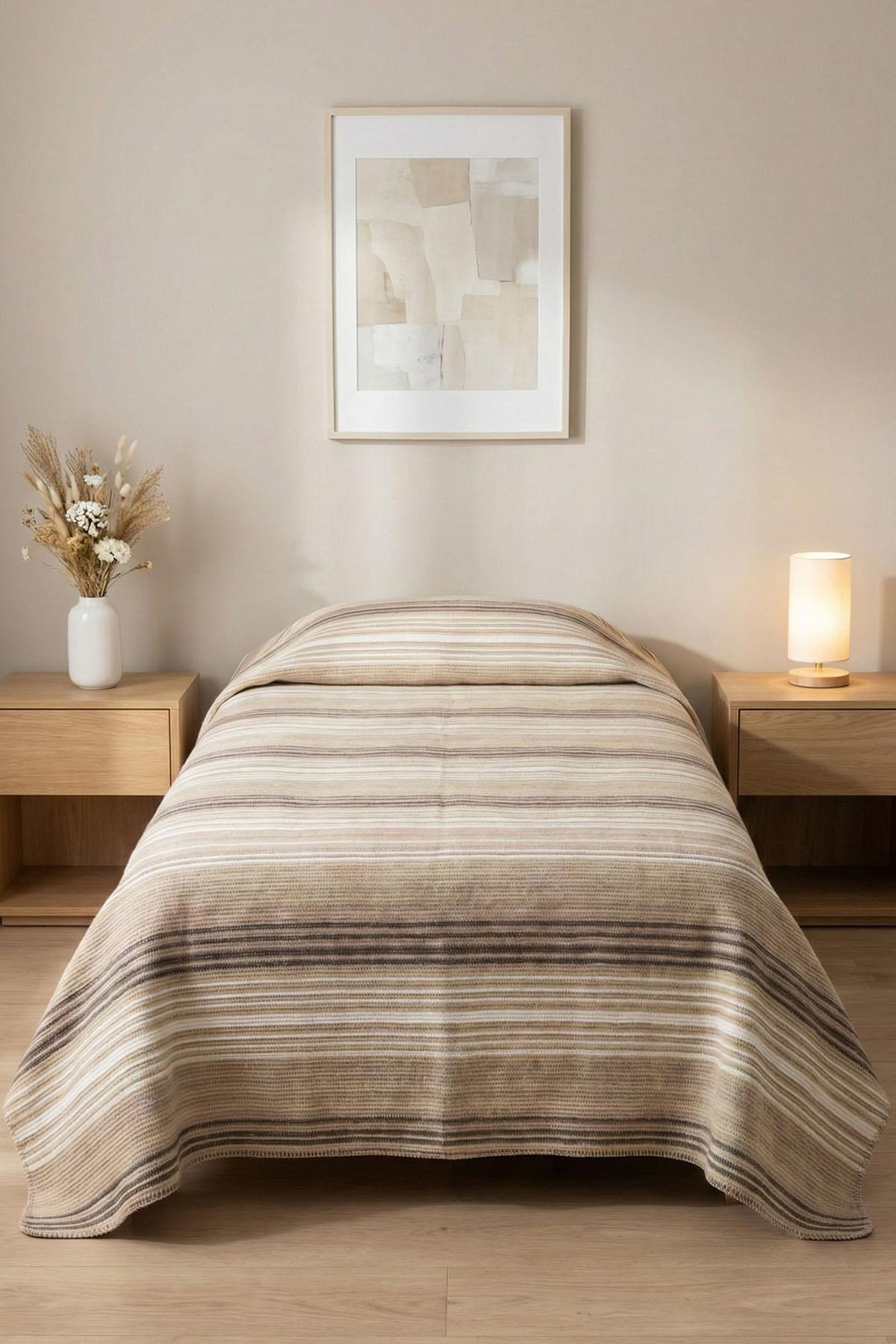 Trendy Striped Single Blanket (150 x 200 cm)