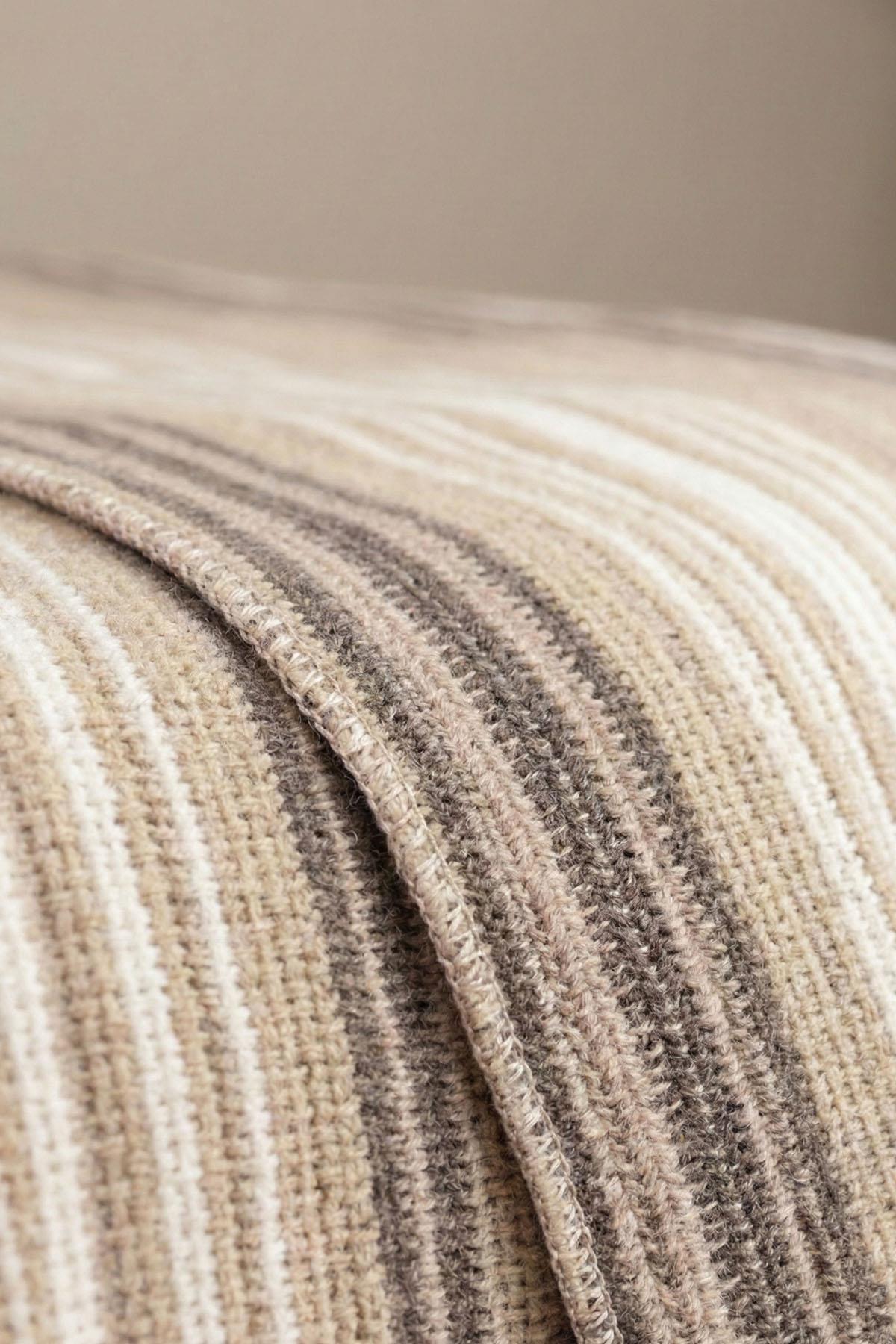 Trendy Striped Single Blanket (150 x 200 cm)