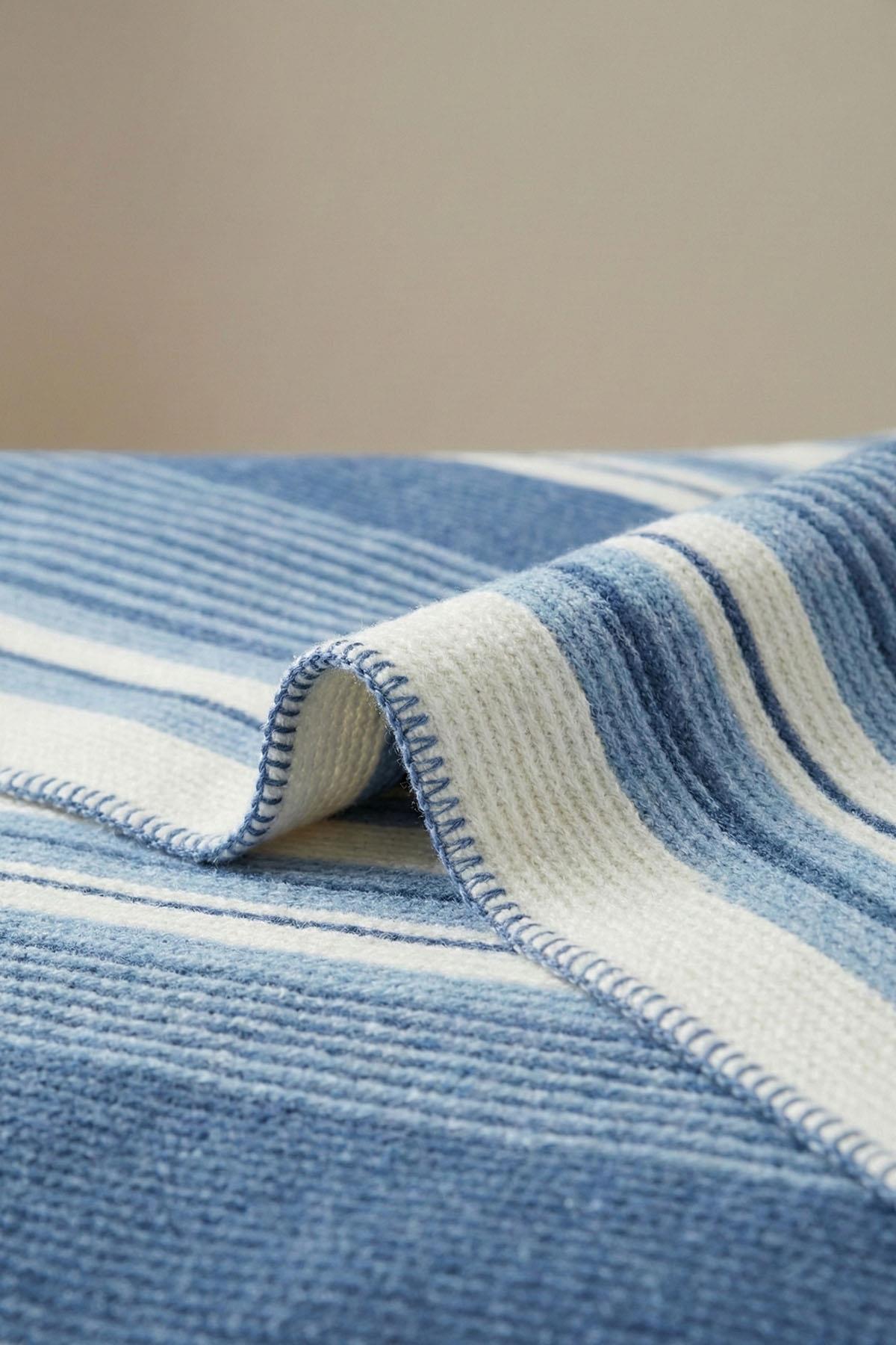 Trendy Striped Single Blanket (150 x 200 cm)