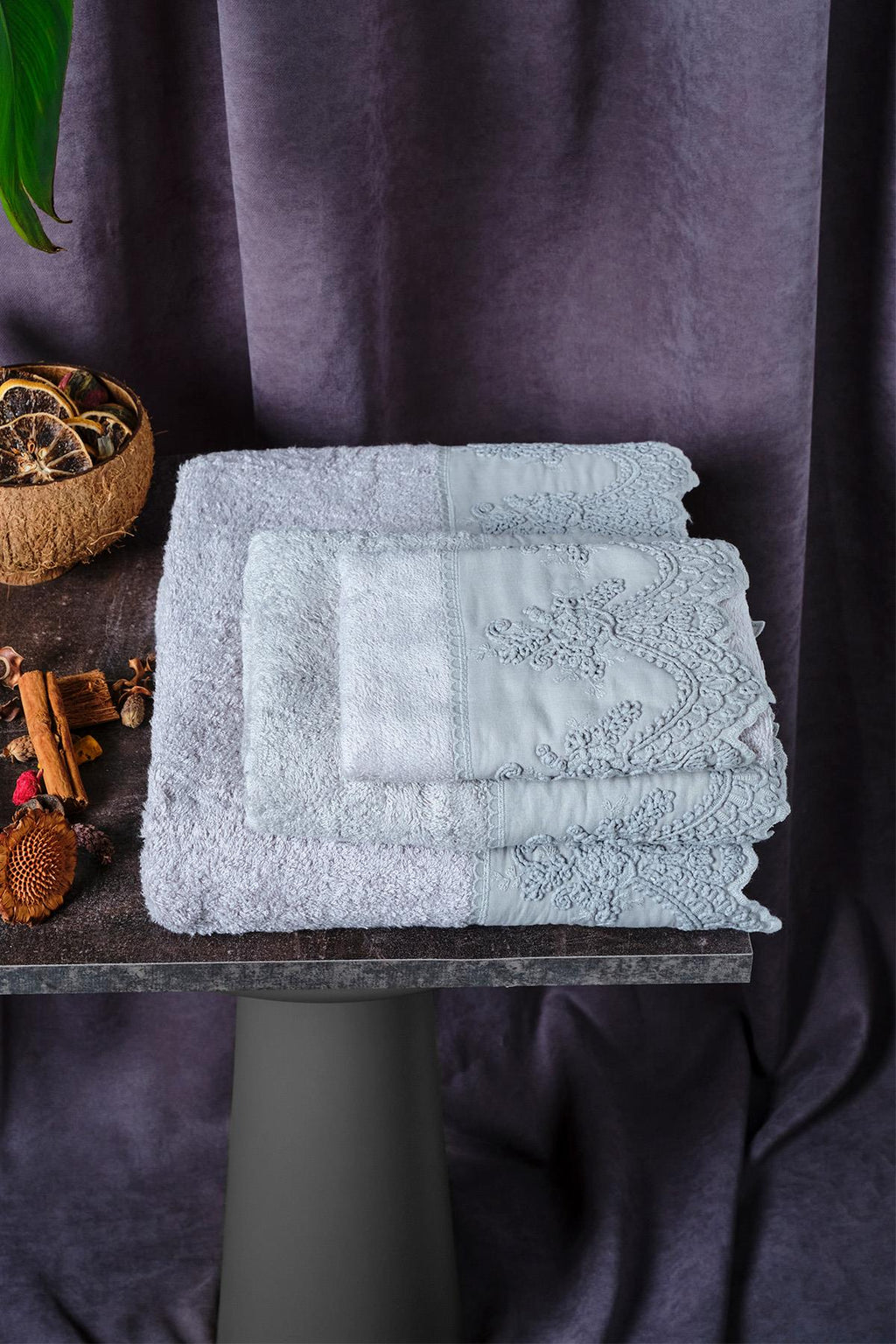 Embroidered Canvas Bath Towel (90 x 150 cm)